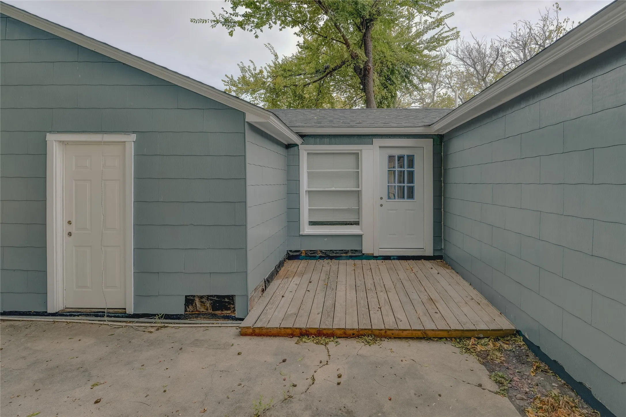 Single Family Residence For Rent in Tarrant County , 1100 Wade Hampton Street, Benbrook, Texas 76126, 2 Bedroom, 2 Bathroom, 1 Garage spaces, 1,560 Sqft, built in 1950, mls#21370144, Real Estate Agent in Benbrook, Homes For Rent in Tarrant county, Homes For Rent in Benbrook, Realtor in Benbrook Texas, Real Estate Brokerage Independent Realty Texas, Luminita Cordes Realtor