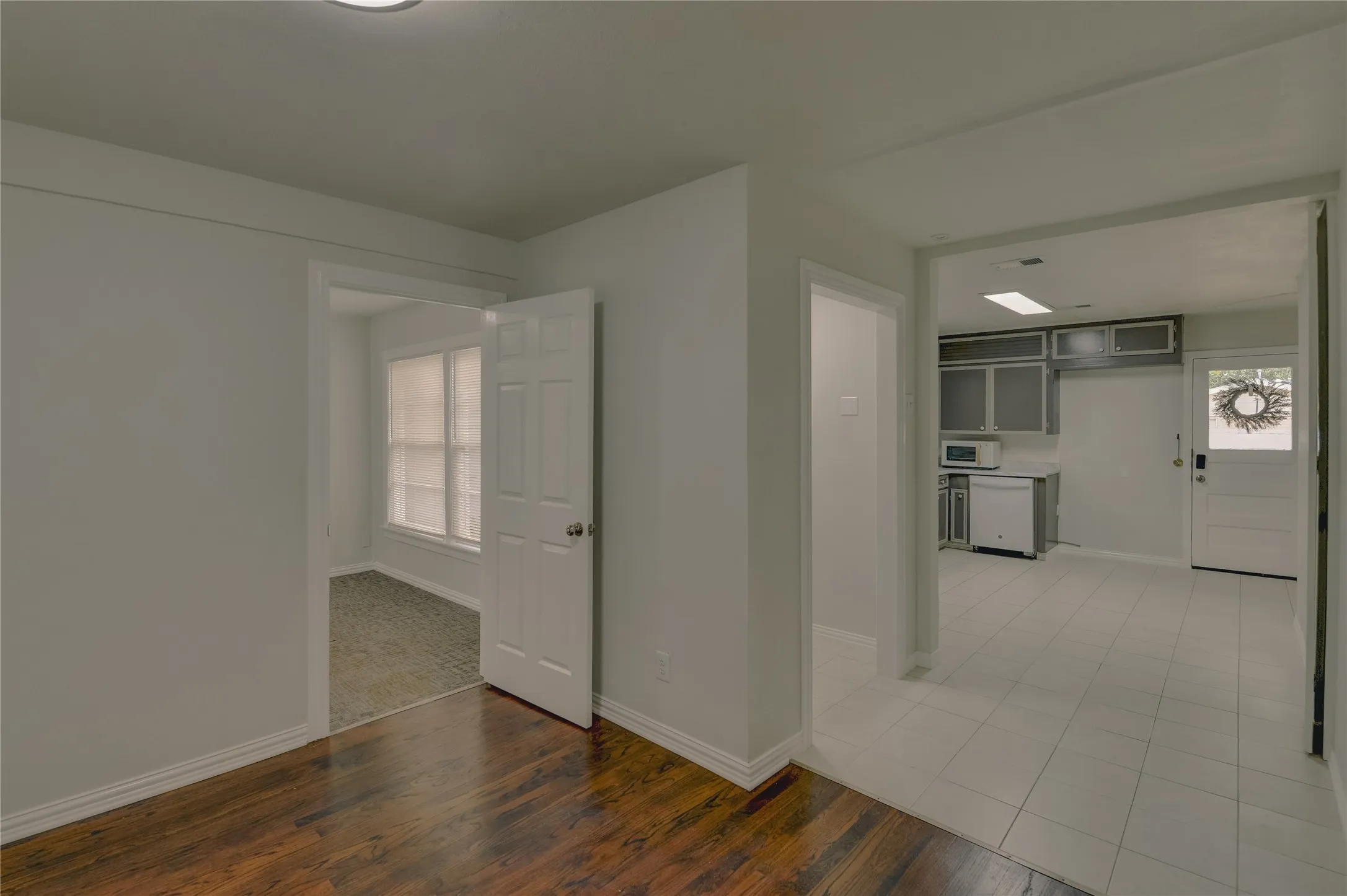 Single Family Residence For Rent in Tarrant County , 1100 Wade Hampton Street, Benbrook, Texas 76126, 2 Bedroom, 2 Bathroom, 1 Garage spaces, 1,560 Sqft, built in 1950, mls#21370144, Real Estate Agent in Benbrook, Homes For Rent in Tarrant county, Homes For Rent in Benbrook, Realtor in Benbrook Texas, Real Estate Brokerage Independent Realty Texas, Luminita Cordes Realtor