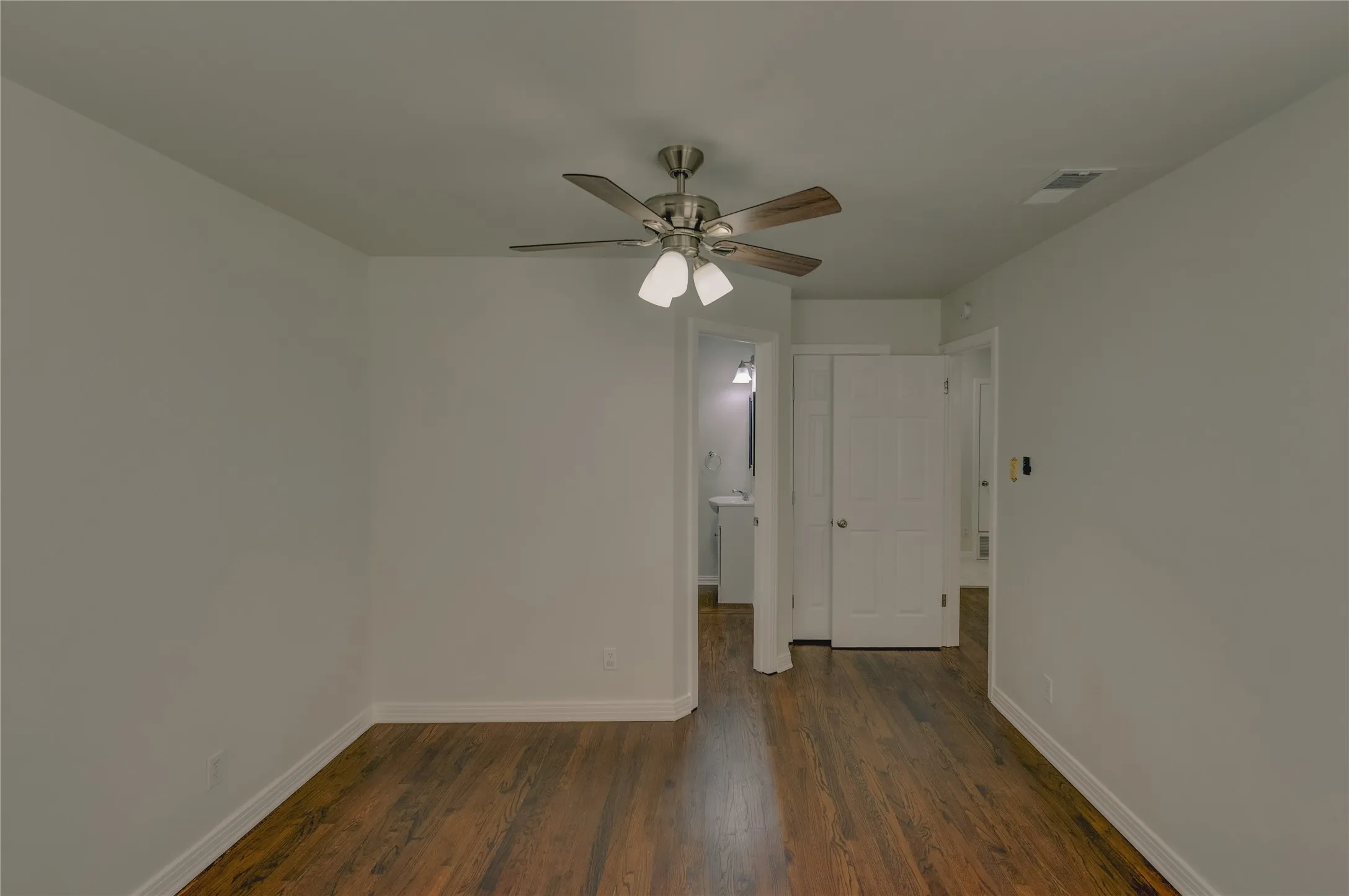 Single Family Residence For Rent in Tarrant County , 1100 Wade Hampton Street, Benbrook, Texas 76126, 2 Bedroom, 2 Bathroom, 1 Garage spaces, 1,560 Sqft, built in 1950, mls#21370144, Real Estate Agent in Benbrook, Homes For Rent in Tarrant county, Homes For Rent in Benbrook, Realtor in Benbrook Texas, Real Estate Brokerage Independent Realty Texas, Luminita Cordes Realtor