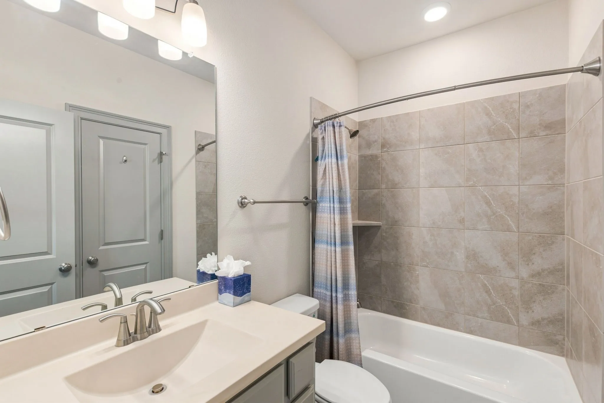 Single Family Residence For Sale in Denton County , 3923 Idlebrook Drive, Frisco, Texas 75034, 4 Bedroom, 6 Bathroom, 3 Garage spaces, 4,115 Sqft, built in 2017, mls#21369527, Real Estate Agent in Frisco, Homes For Sale in Denton county, Homes For Sale in Frisco, Realtor in Frisco Texas, Real Estate Brokerage Independent Realty Texas, Luminita Cordes Realtor