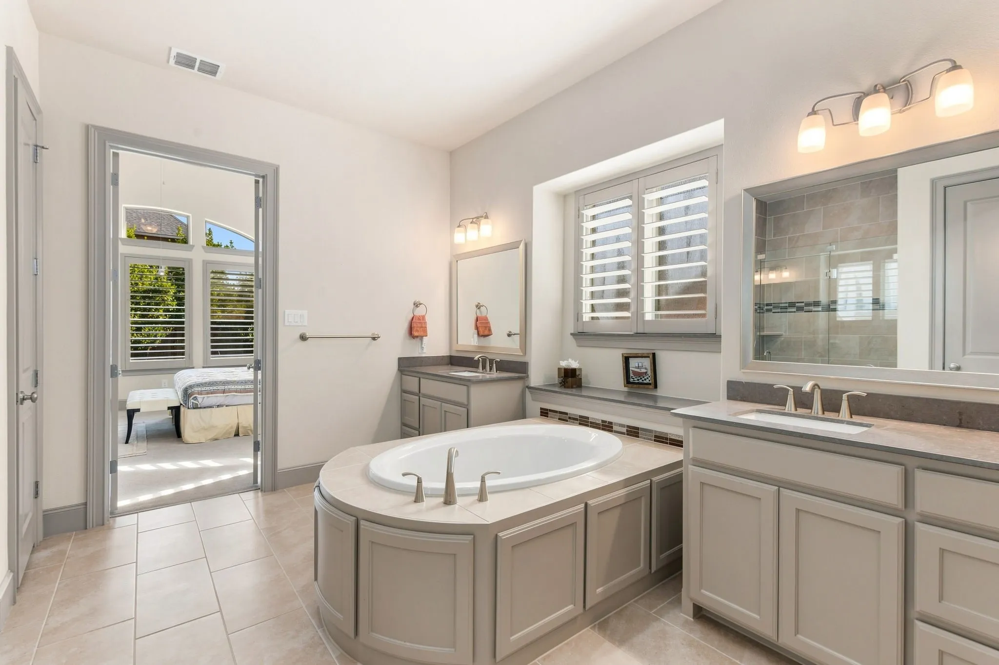 Single Family Residence For Sale in Denton County , 3923 Idlebrook Drive, Frisco, Texas 75034, 4 Bedroom, 6 Bathroom, 3 Garage spaces, 4,115 Sqft, built in 2017, mls#21369527, Real Estate Agent in Frisco, Homes For Sale in Denton county, Homes For Sale in Frisco, Realtor in Frisco Texas, Real Estate Brokerage Independent Realty Texas, Luminita Cordes Realtor