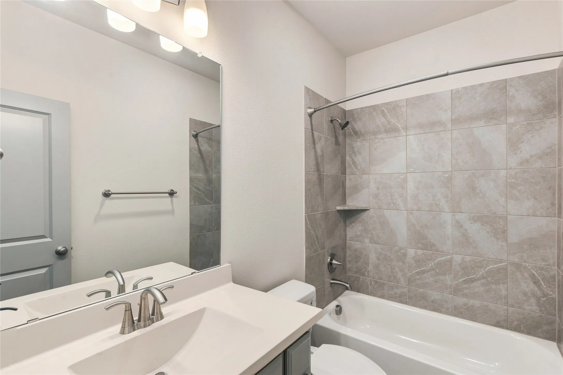 Single Family Residence For Sale in Denton County , 3923 Idlebrook Drive, Frisco, Texas 75034, 4 Bedroom, 6 Bathroom, 3 Garage spaces, 4,115 Sqft, built in 2017, mls#21369527, Real Estate Agent in Frisco, Homes For Sale in Denton county, Homes For Sale in Frisco, Realtor in Frisco Texas, Real Estate Brokerage Independent Realty Texas, Luminita Cordes Realtor