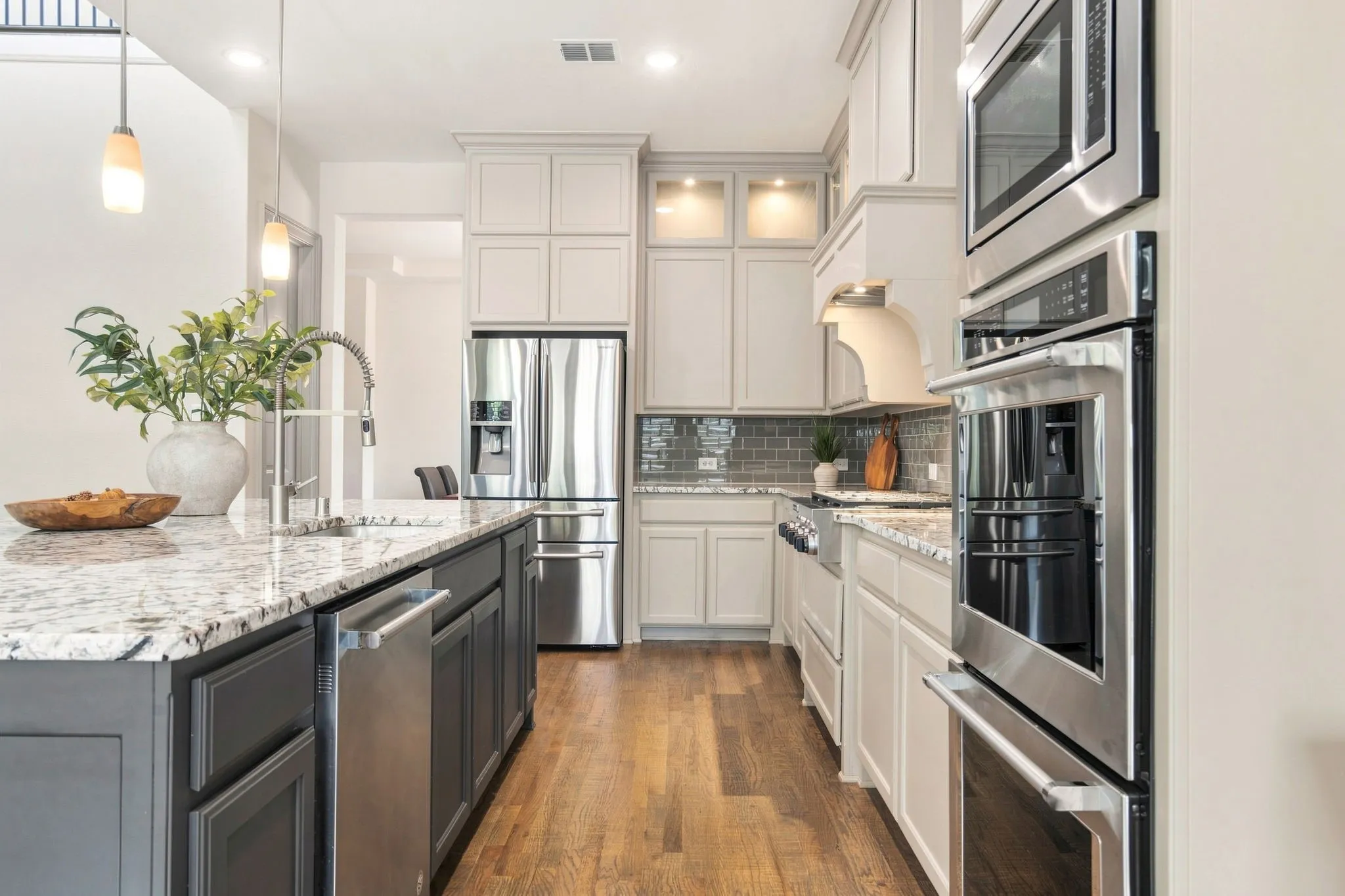 Single Family Residence For Sale in Denton County , 3923 Idlebrook Drive, Frisco, Texas 75034, 4 Bedroom, 6 Bathroom, 3 Garage spaces, 4,115 Sqft, built in 2017, mls#21369527, Real Estate Agent in Frisco, Homes For Sale in Denton county, Homes For Sale in Frisco, Realtor in Frisco Texas, Real Estate Brokerage Independent Realty Texas, Luminita Cordes Realtor