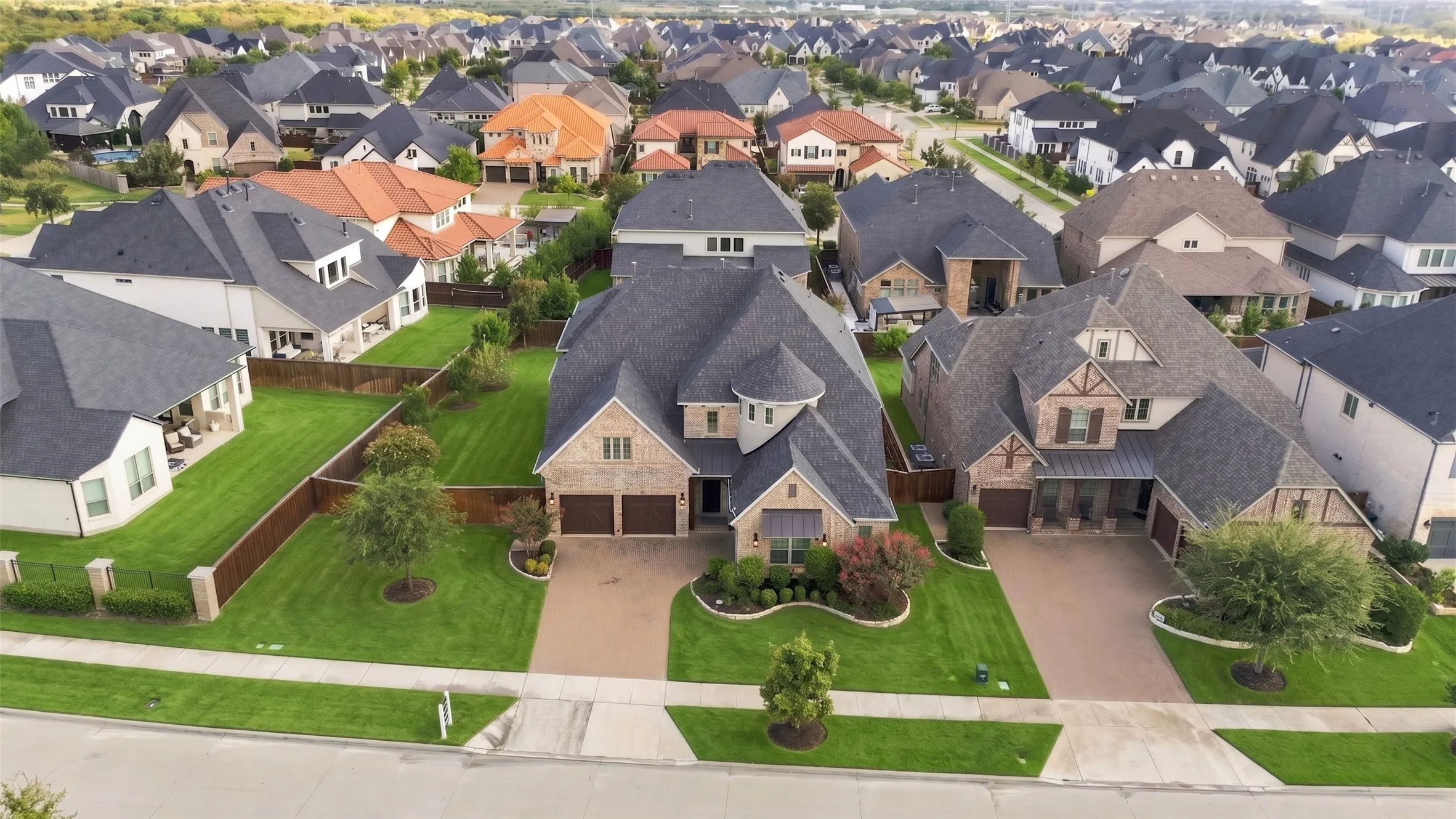 Single Family Residence For Sale in Denton County , 3923 Idlebrook Drive, Frisco, Texas 75034, 4 Bedroom, 6 Bathroom, 3 Garage spaces, 4,115 Sqft, built in 2017, mls#21369527, Real Estate Agent in Frisco, Homes For Sale in Denton county, Homes For Sale in Frisco, Realtor in Frisco Texas, Real Estate Brokerage Independent Realty Texas, Luminita Cordes Realtor