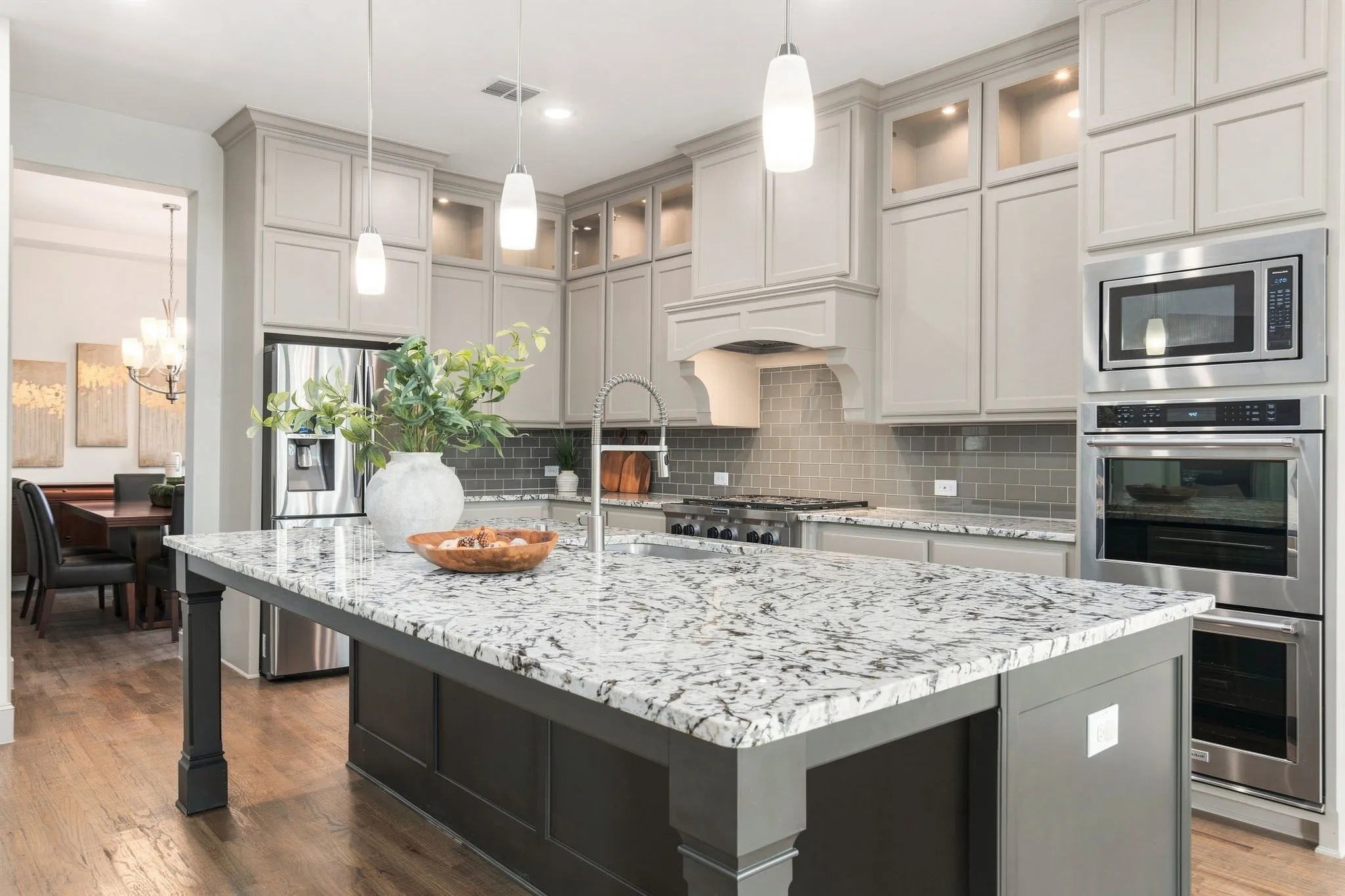 Single Family Residence For Sale in Denton County , 3923 Idlebrook Drive, Frisco, Texas 75034, 4 Bedroom, 6 Bathroom, 3 Garage spaces, 4,115 Sqft, built in 2017, mls#21369527, Real Estate Agent in Frisco, Homes For Sale in Denton county, Homes For Sale in Frisco, Realtor in Frisco Texas, Real Estate Brokerage Independent Realty Texas, Luminita Cordes Realtor
