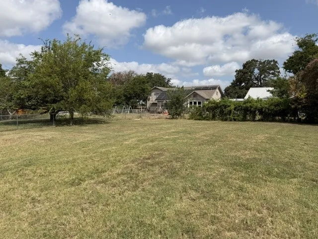 Single Family Residence For Sale in Mc Lennan County , 407 Julius Street, Riesel, Texas 76682, 2 Bedroom, 1 Bathroom, Garage spaces, 808 Sqft, built in 1952, mls#21370141, Real Estate Agent in Riesel, Homes For Sale in Mc Lennan county, Homes For Sale in Riesel, Realtor in Riesel Texas, Real Estate Brokerage Independent Realty Texas, Luminita Cordes Realtor