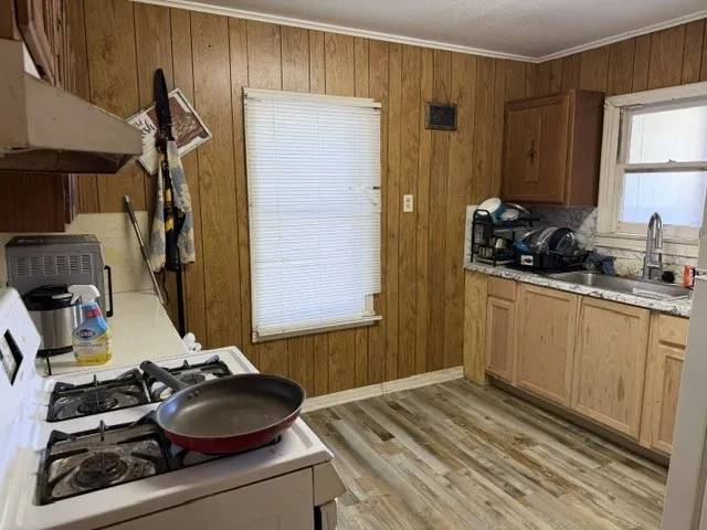 Single Family Residence For Sale in Mc Lennan County , 407 Julius Street, Riesel, Texas 76682, 2 Bedroom, 1 Bathroom, Garage spaces, 808 Sqft, built in 1952, mls#21370141, Real Estate Agent in Riesel, Homes For Sale in Mc Lennan county, Homes For Sale in Riesel, Realtor in Riesel Texas, Real Estate Brokerage Independent Realty Texas, Luminita Cordes Realtor