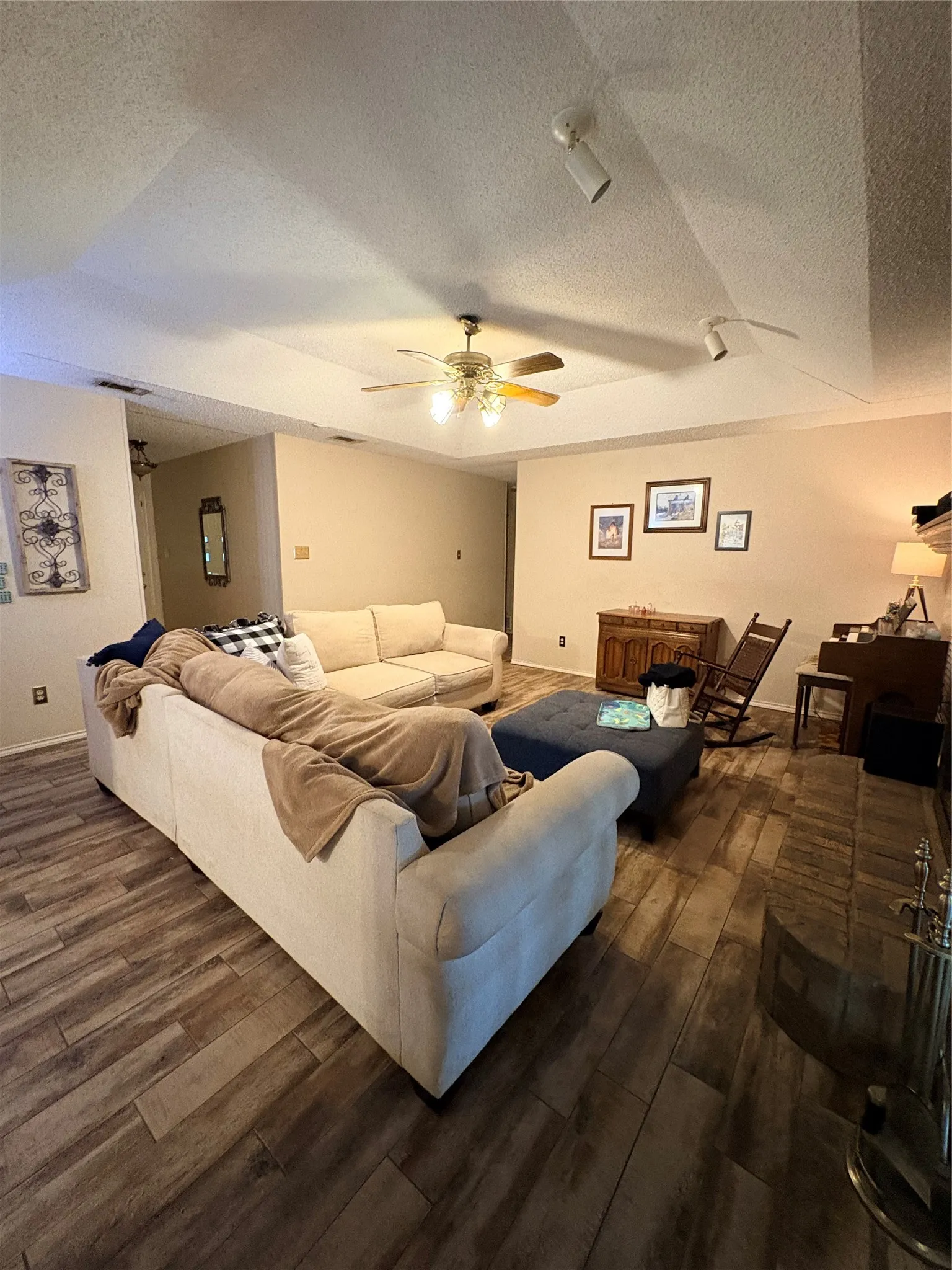 Single Family Residence For Sale in Tarrant County , 1908 Berrybrook Drive, Fort Worth, Texas 76134, 3 Bedroom, 2 Bathroom, 2 Garage spaces, 1,691 Sqft, built in 1985, mls#21369624, Real Estate Agent in Fort Worth, Homes For Sale in Tarrant county, Homes For Sale in Fort Worth, Realtor in Fort Worth Texas, Real Estate Brokerage Independent Realty Texas, Luminita Cordes Realtor