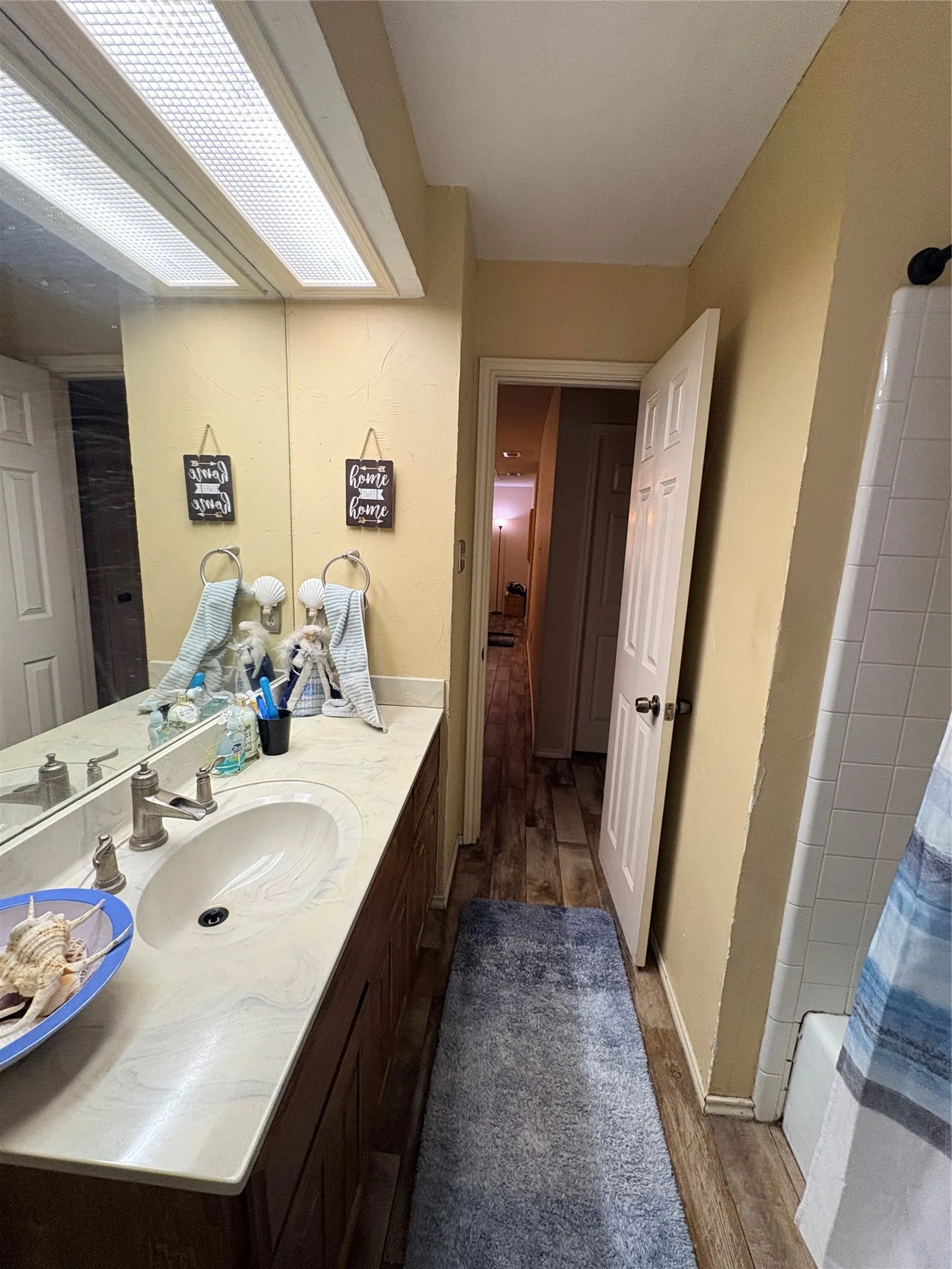 Single Family Residence For Sale in Tarrant County , 1908 Berrybrook Drive, Fort Worth, Texas 76134, 3 Bedroom, 2 Bathroom, 2 Garage spaces, 1,691 Sqft, built in 1985, mls#21369624, Real Estate Agent in Fort Worth, Homes For Sale in Tarrant county, Homes For Sale in Fort Worth, Realtor in Fort Worth Texas, Real Estate Brokerage Independent Realty Texas, Luminita Cordes Realtor