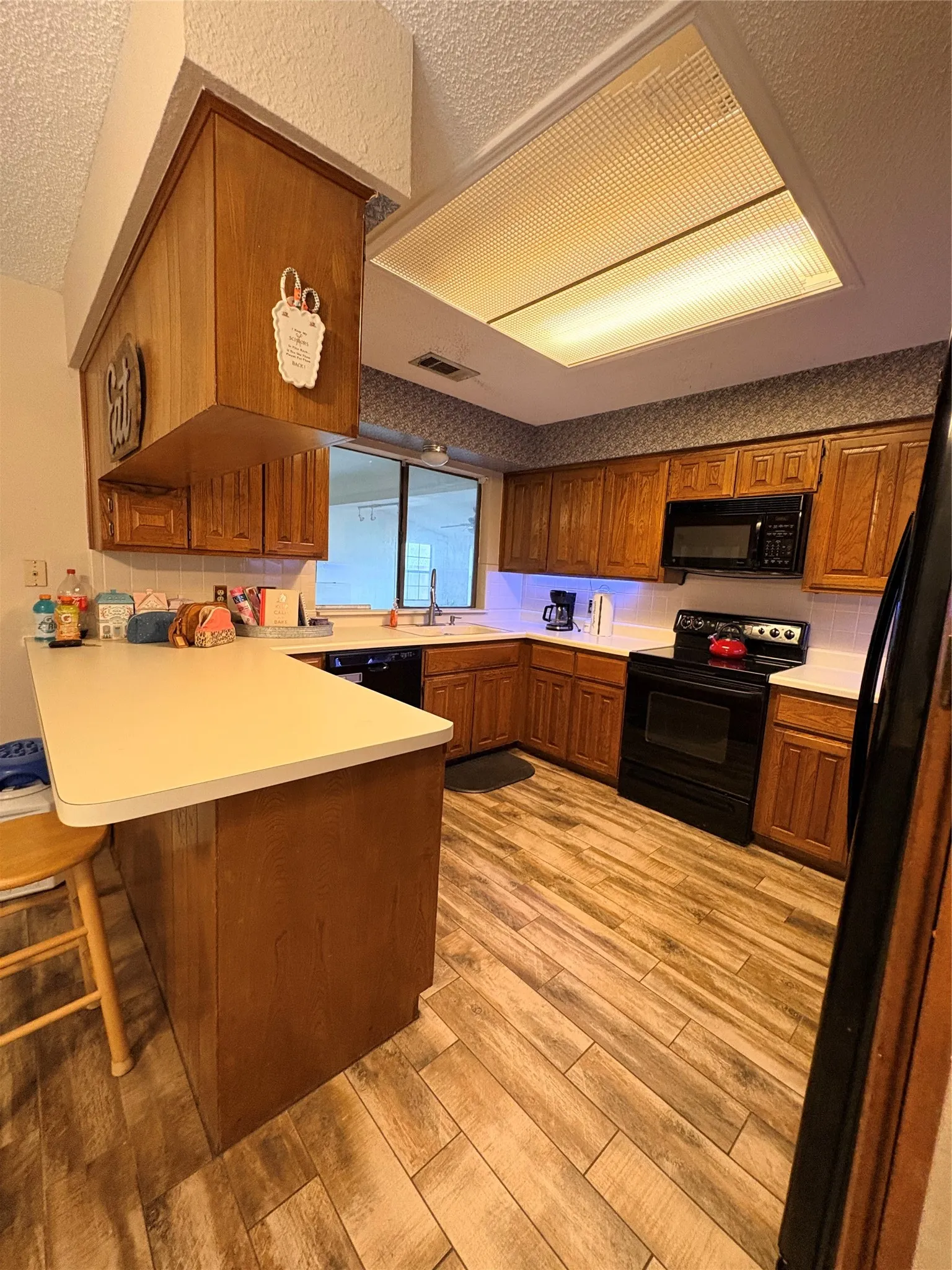 Single Family Residence For Sale in Tarrant County , 1908 Berrybrook Drive, Fort Worth, Texas 76134, 3 Bedroom, 2 Bathroom, 2 Garage spaces, 1,691 Sqft, built in 1985, mls#21369624, Real Estate Agent in Fort Worth, Homes For Sale in Tarrant county, Homes For Sale in Fort Worth, Realtor in Fort Worth Texas, Real Estate Brokerage Independent Realty Texas, Luminita Cordes Realtor