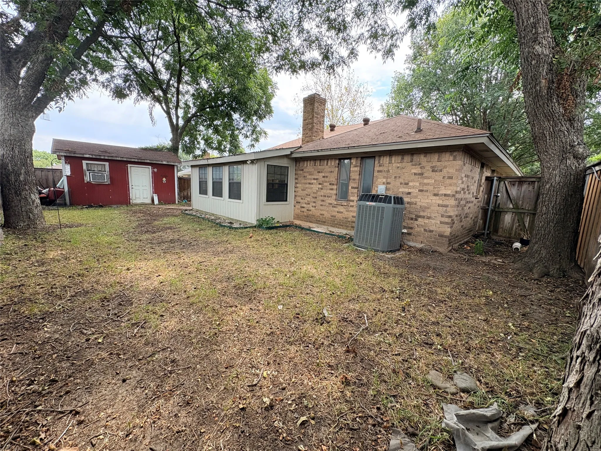 Single Family Residence For Sale in Tarrant County , 1908 Berrybrook Drive, Fort Worth, Texas 76134, 3 Bedroom, 2 Bathroom, 2 Garage spaces, 1,691 Sqft, built in 1985, mls#21369624, Real Estate Agent in Fort Worth, Homes For Sale in Tarrant county, Homes For Sale in Fort Worth, Realtor in Fort Worth Texas, Real Estate Brokerage Independent Realty Texas, Luminita Cordes Realtor