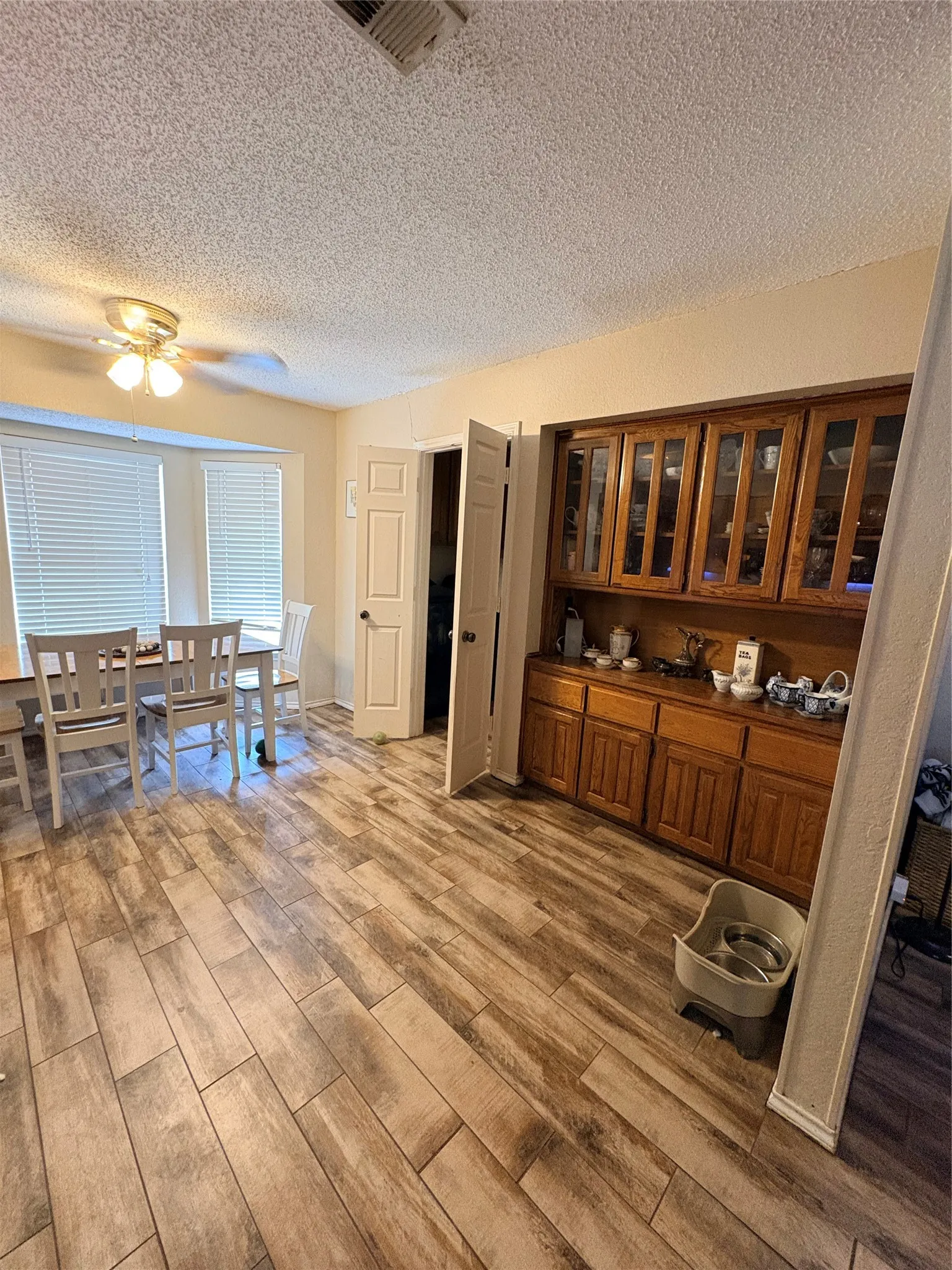 Single Family Residence For Sale in Tarrant County , 1908 Berrybrook Drive, Fort Worth, Texas 76134, 3 Bedroom, 2 Bathroom, 2 Garage spaces, 1,691 Sqft, built in 1985, mls#21369624, Real Estate Agent in Fort Worth, Homes For Sale in Tarrant county, Homes For Sale in Fort Worth, Realtor in Fort Worth Texas, Real Estate Brokerage Independent Realty Texas, Luminita Cordes Realtor