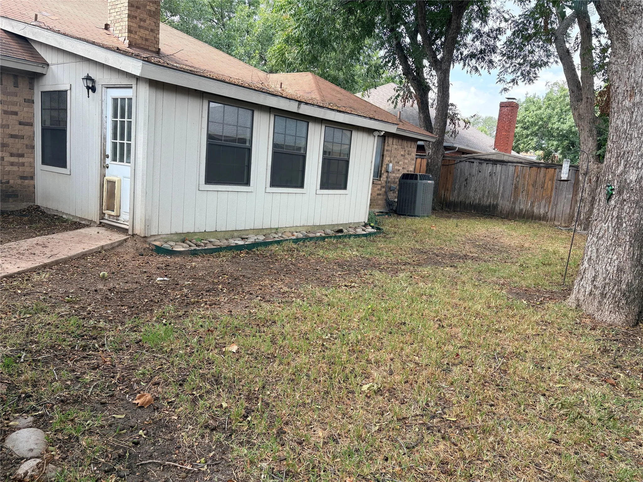 Single Family Residence For Sale in Tarrant County , 1908 Berrybrook Drive, Fort Worth, Texas 76134, 3 Bedroom, 2 Bathroom, 2 Garage spaces, 1,691 Sqft, built in 1985, mls#21369624, Real Estate Agent in Fort Worth, Homes For Sale in Tarrant county, Homes For Sale in Fort Worth, Realtor in Fort Worth Texas, Real Estate Brokerage Independent Realty Texas, Luminita Cordes Realtor