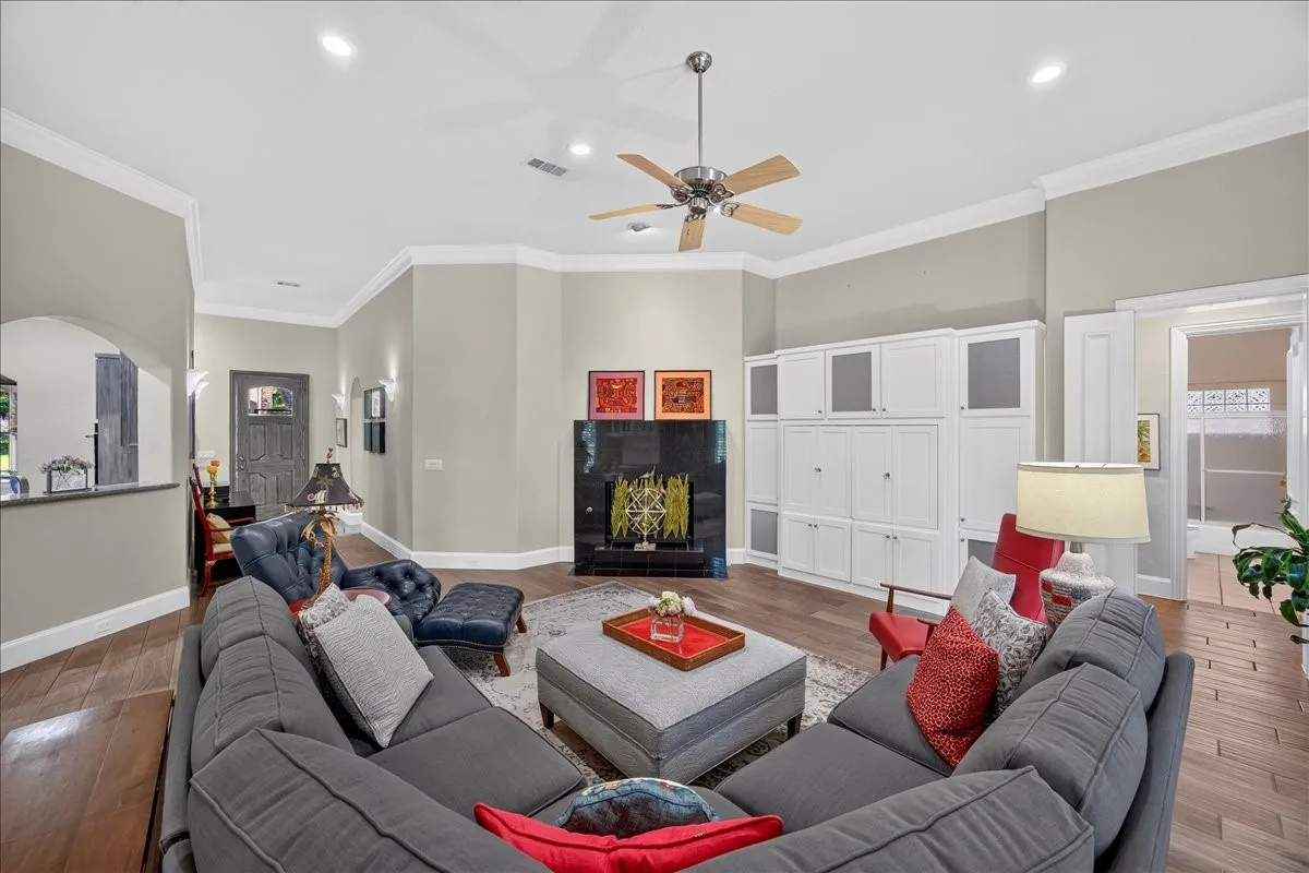 Single Family Residence For Sale in Tarrant County , 6900 Baltusrol Road, Fort Worth, Texas 76132, 4 Bedroom, 3 Bathroom, 2 Garage spaces, 3,348 Sqft, built in 1999, mls#21354249, Real Estate Agent in Fort Worth, Homes For Sale in Tarrant county, Homes For Sale in Fort Worth, Realtor in Fort Worth Texas, Real Estate Brokerage Independent Realty Texas, Luminita Cordes Realtor