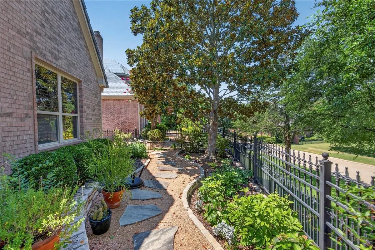 Single Family Residence For Sale in Tarrant County , 6900 Baltusrol Road, Fort Worth, Texas 76132, 4 Bedroom, 3 Bathroom, 2 Garage spaces, 3,348 Sqft, built in 1999, mls#21354249, Real Estate Agent in Fort Worth, Homes For Sale in Tarrant county, Homes For Sale in Fort Worth, Realtor in Fort Worth Texas, Real Estate Brokerage Independent Realty Texas, Luminita Cordes Realtor