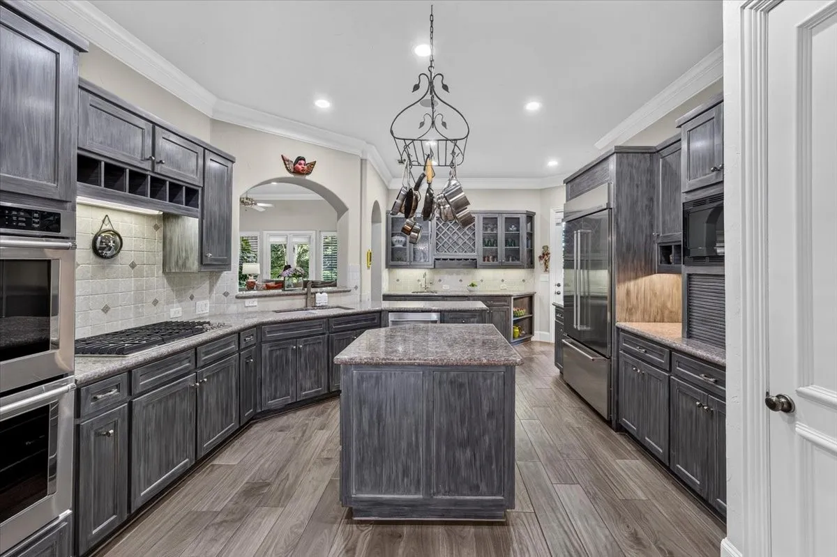 Single Family Residence For Sale in Tarrant County , 6900 Baltusrol Road, Fort Worth, Texas 76132, 4 Bedroom, 3 Bathroom, 2 Garage spaces, 3,348 Sqft, built in 1999, mls#21354249, Real Estate Agent in Fort Worth, Homes For Sale in Tarrant county, Homes For Sale in Fort Worth, Realtor in Fort Worth Texas, Real Estate Brokerage Independent Realty Texas, Luminita Cordes Realtor