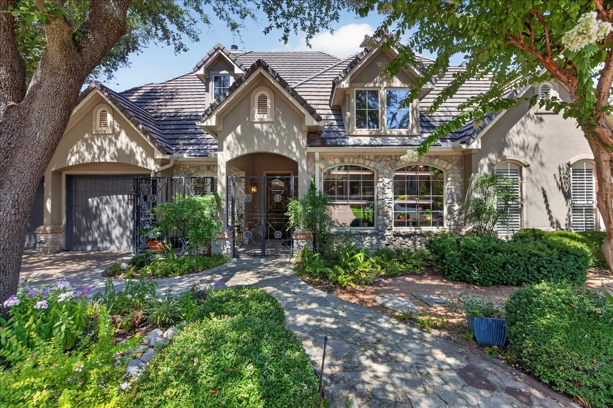 Single Family Residence For Sale in Tarrant County , 6900 Baltusrol Road, Fort Worth, Texas 76132, 4 Bedroom, 3 Bathroom, 2 Garage spaces, 3,348 Sqft, built in 1999, mls#21354249, Real Estate Agent in Fort Worth, Homes For Sale in Tarrant county, Homes For Sale in Fort Worth, Realtor in Fort Worth Texas, Real Estate Brokerage Independent Realty Texas, Luminita Cordes Realtor