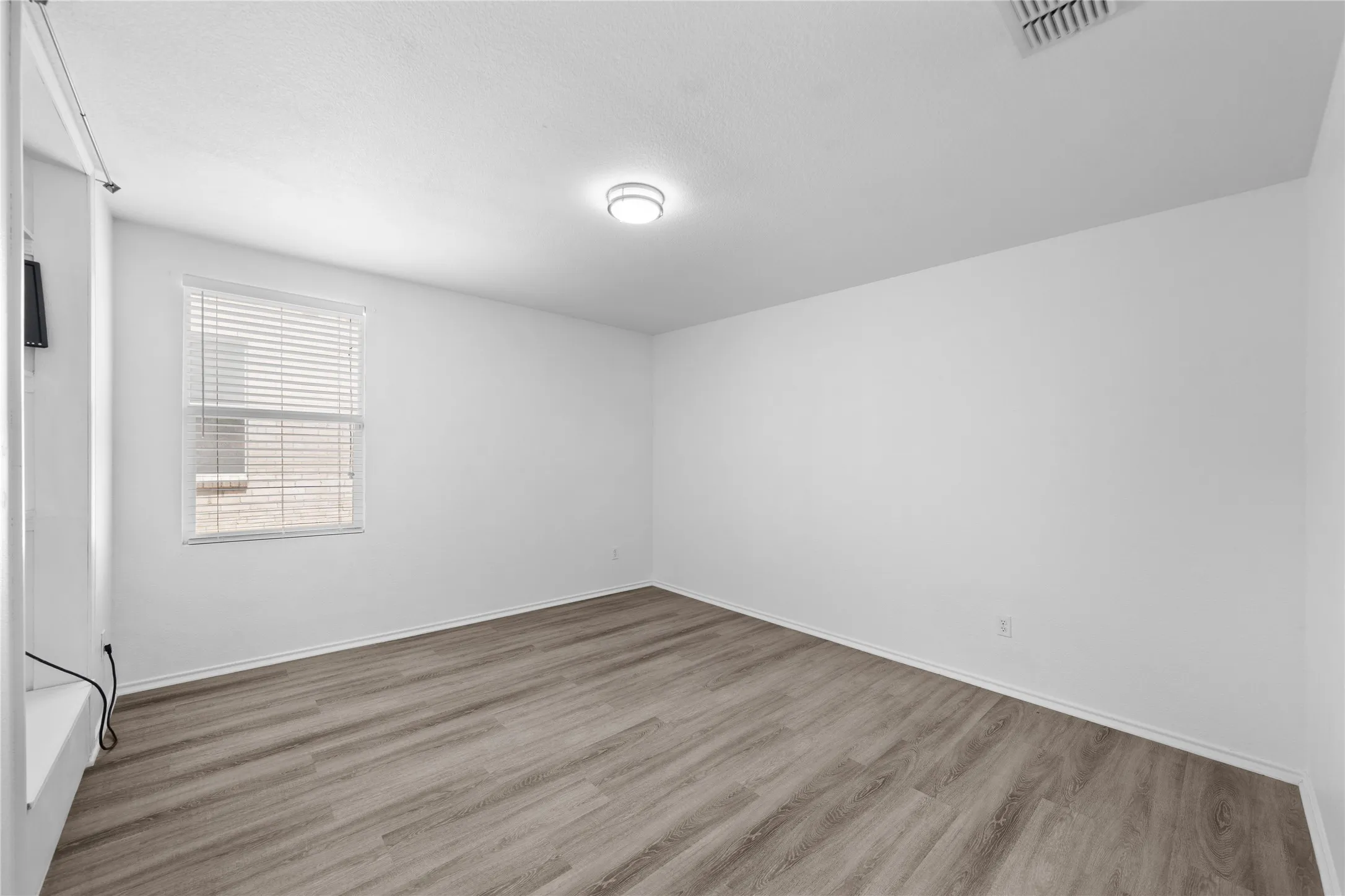 Single Family Residence For Sale in Tarrant County , 8421 Cotton Valley Lane, Arlington, Texas 76002, 3 Bedroom, 2 Bathroom, 2 Garage spaces, 1,722 Sqft, built in 2005, mls#21363068, Real Estate Agent in Arlington, Homes For Sale in Tarrant county, Homes For Sale in Arlington, Realtor in Arlington Texas, Real Estate Brokerage Independent Realty Texas, Luminita Cordes Realtor