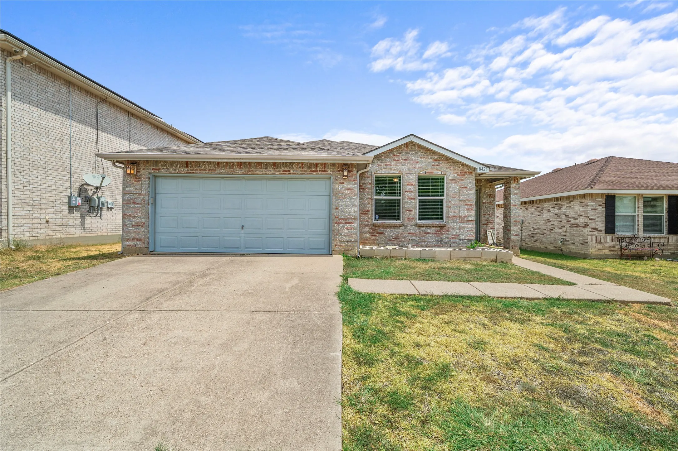 Single Family Residence For Sale in Tarrant County , 8421 Cotton Valley Lane, Arlington, Texas 76002, 3 Bedroom, 2 Bathroom, 2 Garage spaces, 1,722 Sqft, built in 2005, mls#21363068, Real Estate Agent in Arlington, Homes For Sale in Tarrant county, Homes For Sale in Arlington, Realtor in Arlington Texas, Real Estate Brokerage Independent Realty Texas, Luminita Cordes Realtor