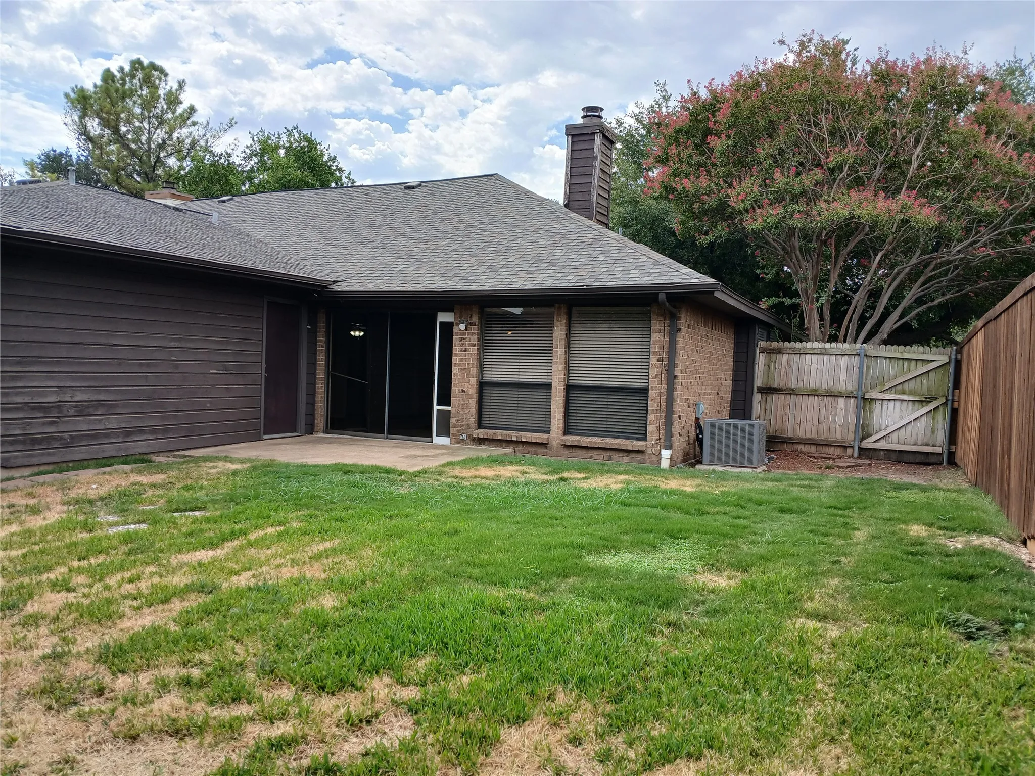Single Family Residence For Rent in Dallas County , 133 Oakbrook, Coppell, Texas 75019, 2 Bedroom, 2 Bathroom, 2 Garage spaces, 1,312 Sqft, built in 1981, mls#21363887, Real Estate Agent in Coppell, Homes For Rent in Dallas county, Homes For Rent in Coppell, Realtor in Coppell Texas, Real Estate Brokerage Independent Realty Texas, Luminita Cordes Realtor