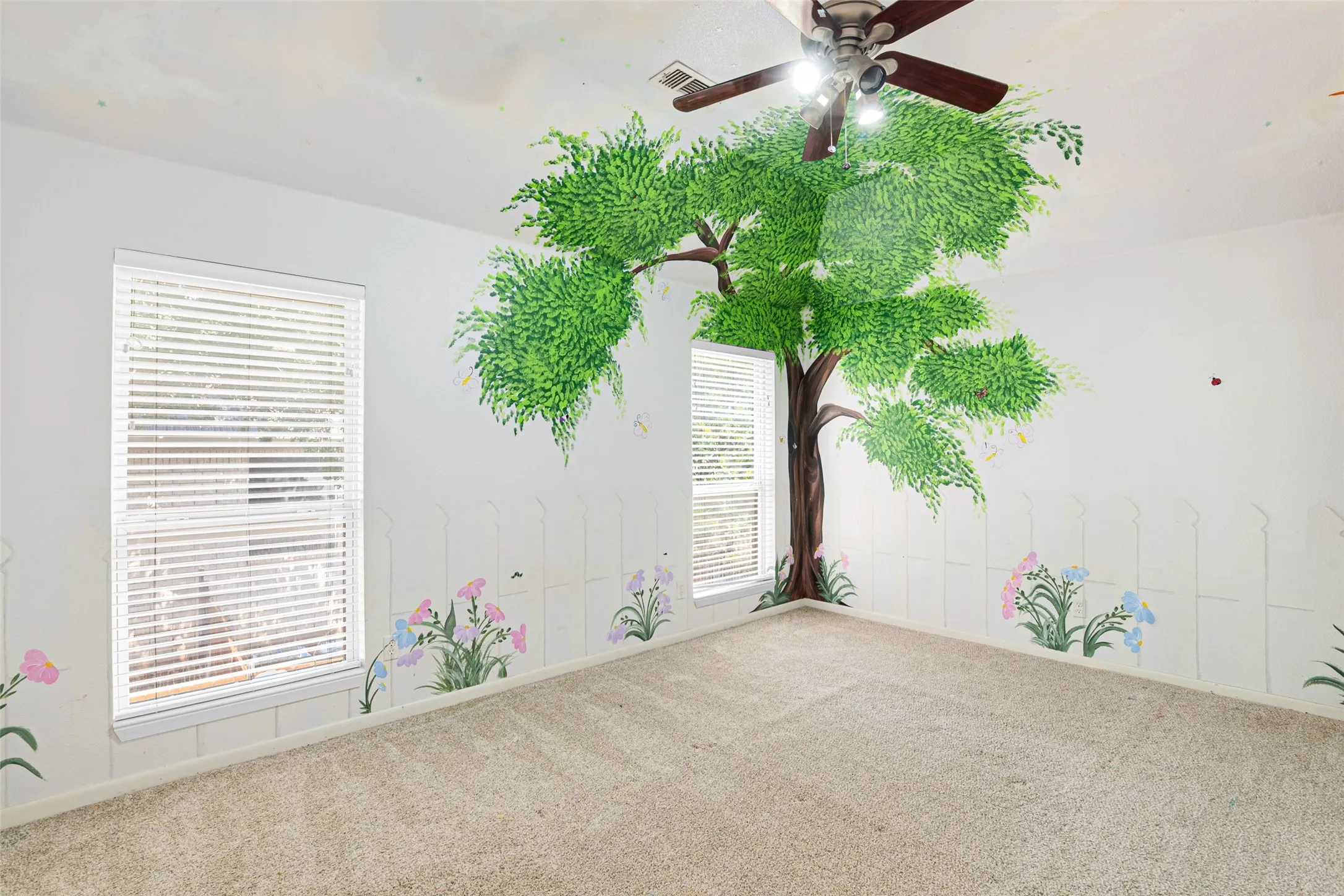 Single Family Residence For Sale in Tarrant County , 810 Pennsylvania Avenue, Kennedale, Texas 76060, 4 Bedroom, 3 Bathroom, 2 Garage spaces, 3,360 Sqft, built in 1999, mls#21369900, Real Estate Agent in Kennedale, Homes For Sale in Tarrant county, Homes For Sale in Kennedale, Realtor in Kennedale Texas, Real Estate Brokerage Independent Realty Texas, Luminita Cordes Realtor