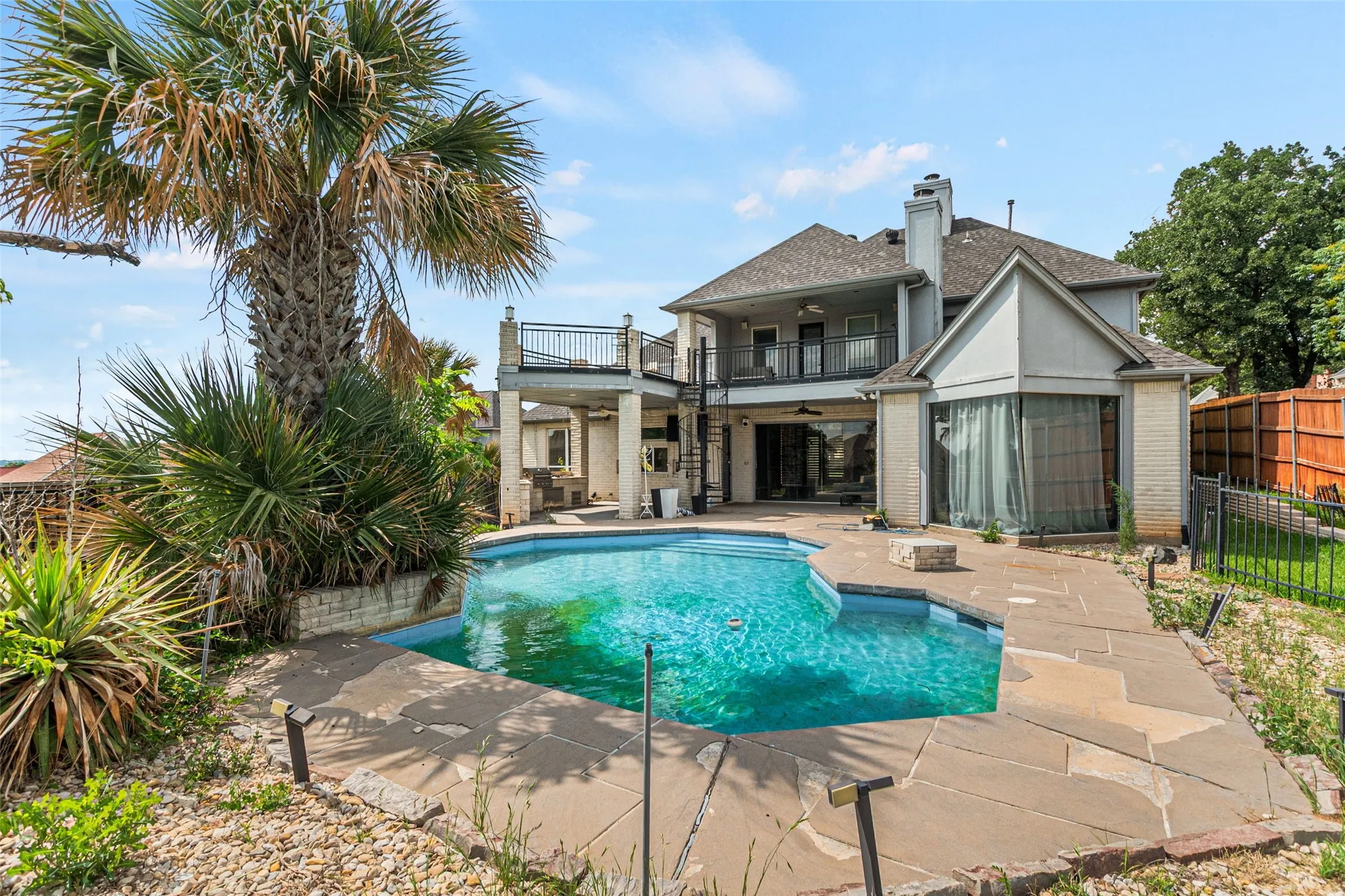 Single Family Residence For Sale in Tarrant County , 810 Pennsylvania Avenue, Kennedale, Texas 76060, 4 Bedroom, 3 Bathroom, 2 Garage spaces, 3,360 Sqft, built in 1999, mls#21369900, Real Estate Agent in Kennedale, Homes For Sale in Tarrant county, Homes For Sale in Kennedale, Realtor in Kennedale Texas, Real Estate Brokerage Independent Realty Texas, Luminita Cordes Realtor