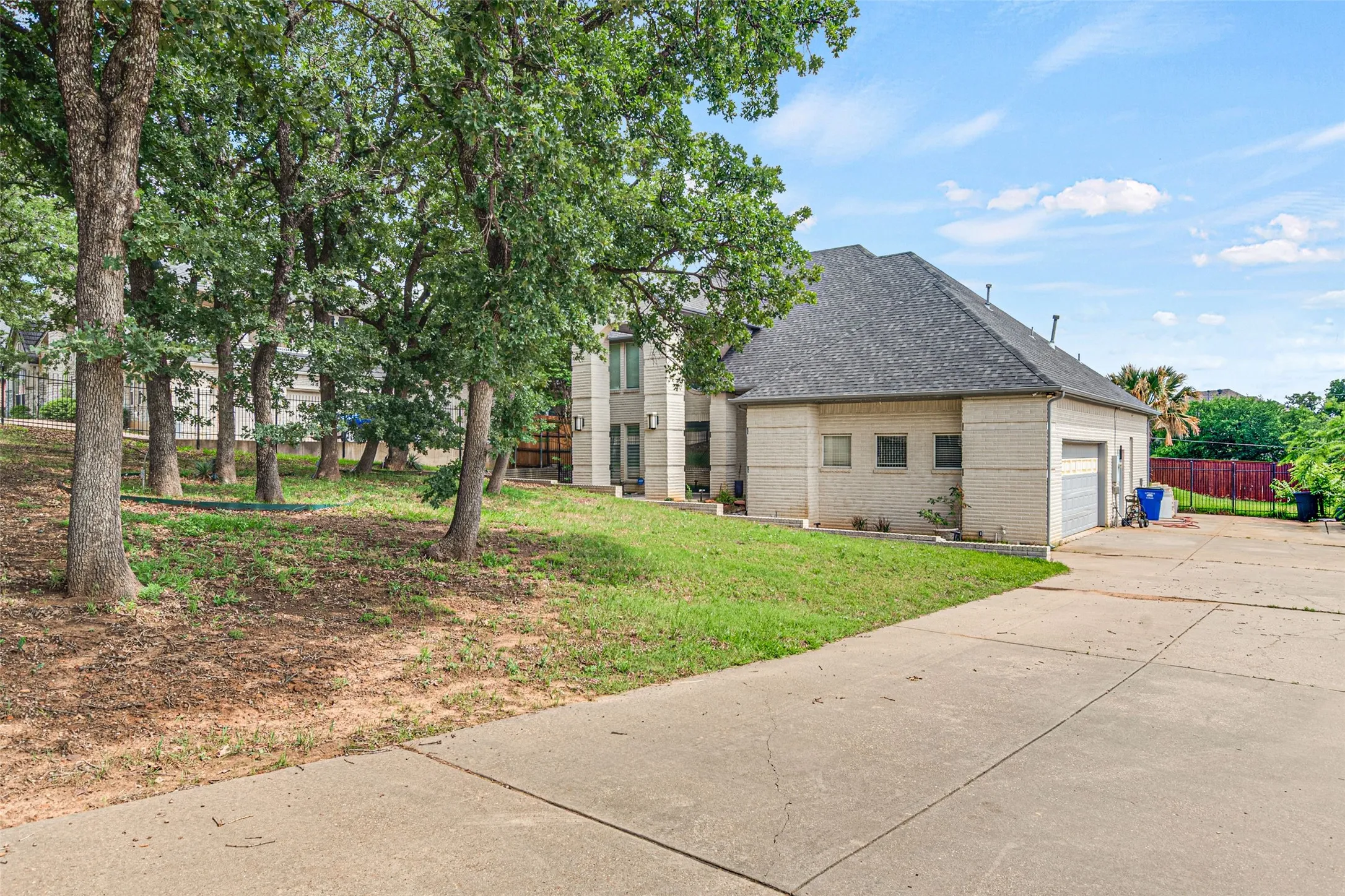 Single Family Residence For Sale in Tarrant County , 810 Pennsylvania Avenue, Kennedale, Texas 76060, 4 Bedroom, 3 Bathroom, 2 Garage spaces, 3,360 Sqft, built in 1999, mls#21369900, Real Estate Agent in Kennedale, Homes For Sale in Tarrant county, Homes For Sale in Kennedale, Realtor in Kennedale Texas, Real Estate Brokerage Independent Realty Texas, Luminita Cordes Realtor