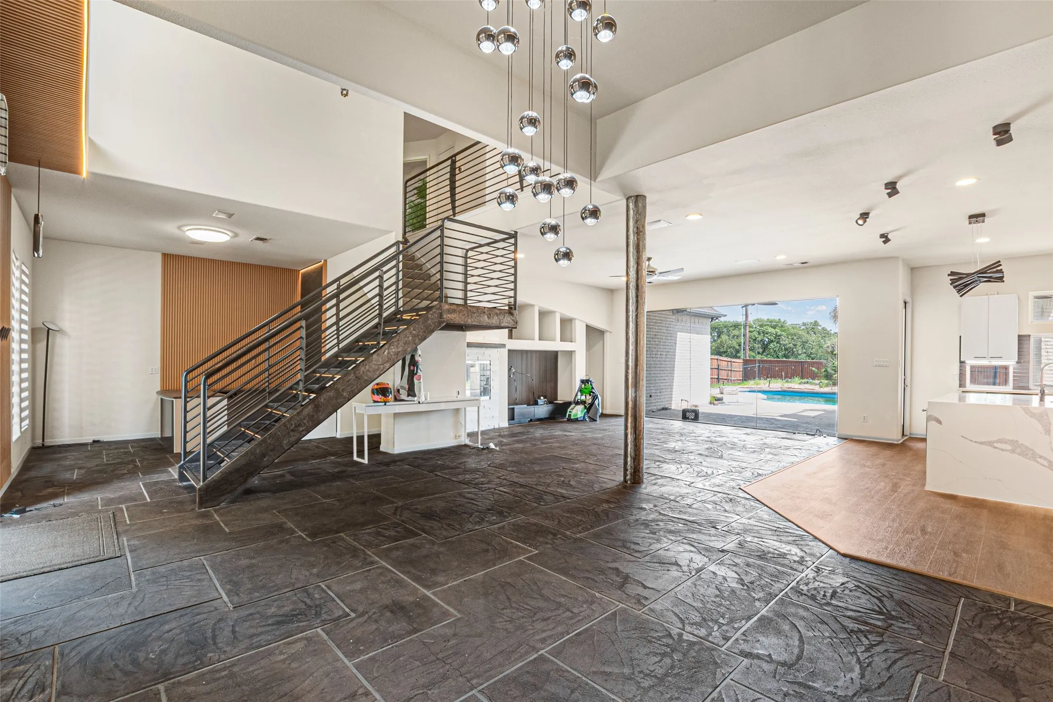 Single Family Residence For Sale in Tarrant County , 810 Pennsylvania Avenue, Kennedale, Texas 76060, 4 Bedroom, 3 Bathroom, 2 Garage spaces, 3,360 Sqft, built in 1999, mls#21369900, Real Estate Agent in Kennedale, Homes For Sale in Tarrant county, Homes For Sale in Kennedale, Realtor in Kennedale Texas, Real Estate Brokerage Independent Realty Texas, Luminita Cordes Realtor