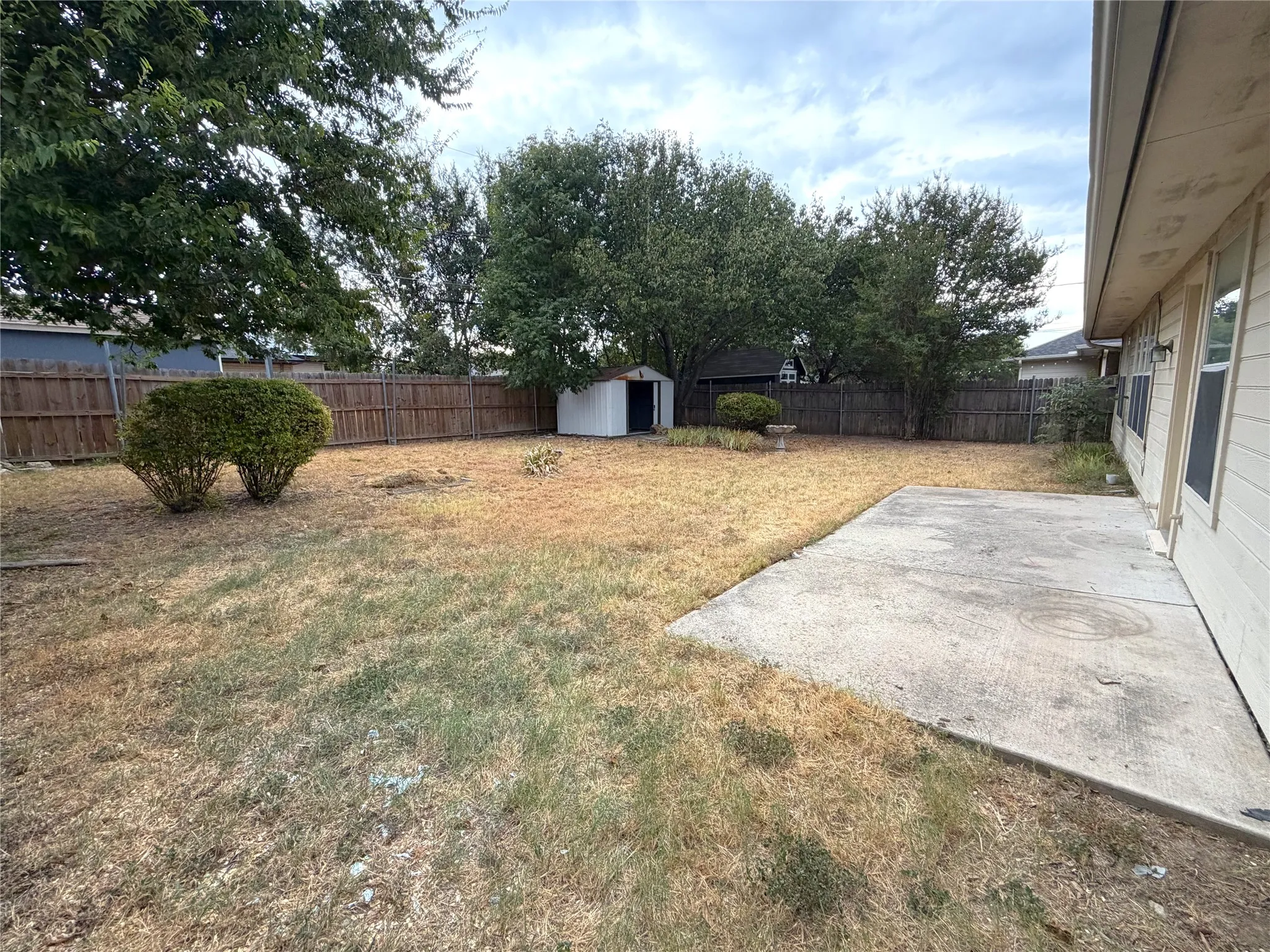 Single Family Residence For Rent in Tarrant County , 4720 Saint Thomas Place, Fort Worth, Texas 76135, 3 Bedroom, 2 Bathroom, 2 Garage spaces, 1,982 Sqft, built in 1996, mls#21369976, Real Estate Agent in Fort Worth, Homes For Rent in Tarrant county, Homes For Rent in Fort Worth, Realtor in Fort Worth Texas, Real Estate Brokerage Independent Realty Texas, Luminita Cordes Realtor