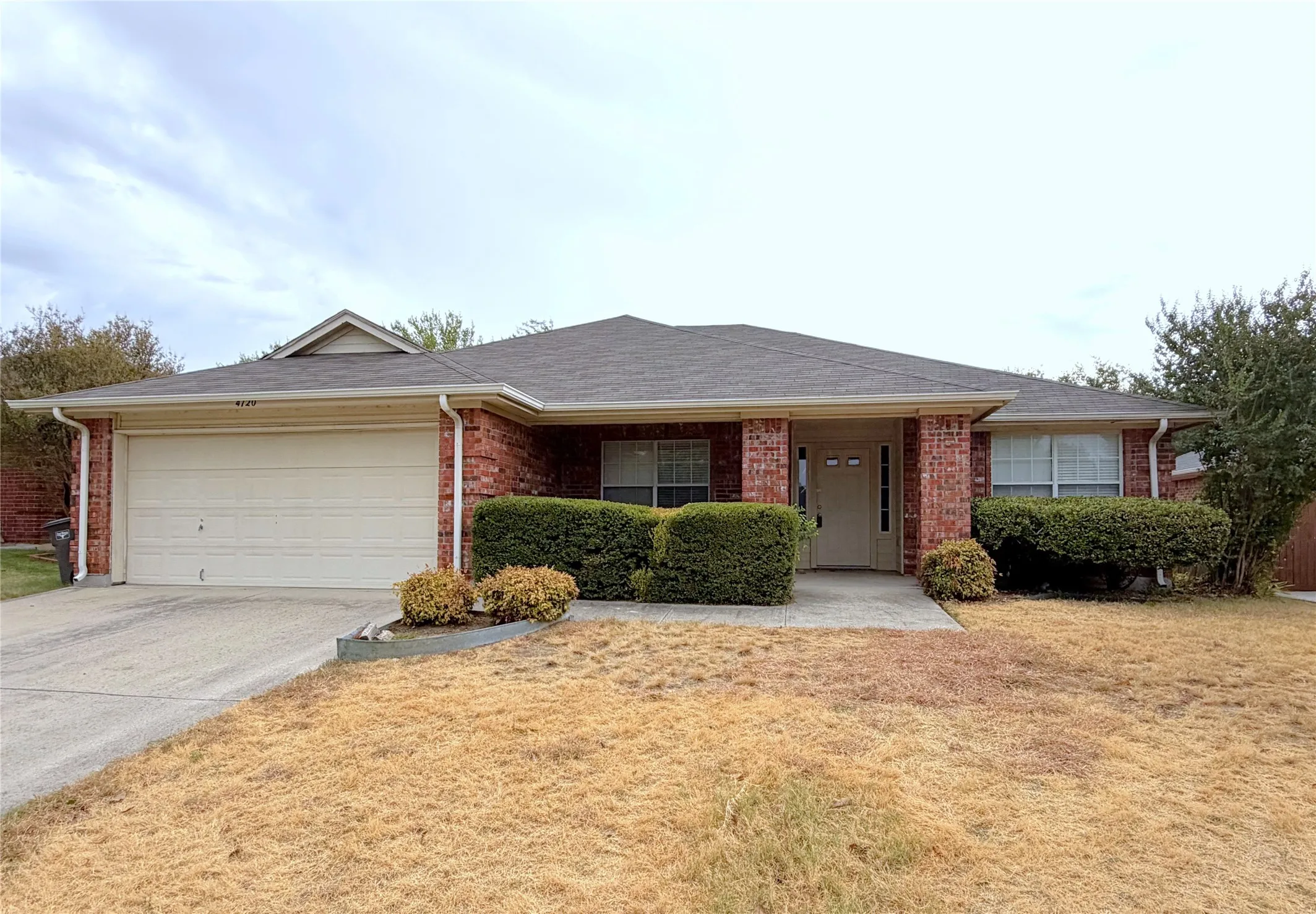 Single Family Residence For Rent in Tarrant County , 4720 Saint Thomas Place, Fort Worth, Texas 76135, 3 Bedroom, 2 Bathroom, 2 Garage spaces, 1,982 Sqft, built in 1996, mls#21369976, Real Estate Agent in Fort Worth, Homes For Rent in Tarrant county, Homes For Rent in Fort Worth, Realtor in Fort Worth Texas, Real Estate Brokerage Independent Realty Texas, Luminita Cordes Realtor