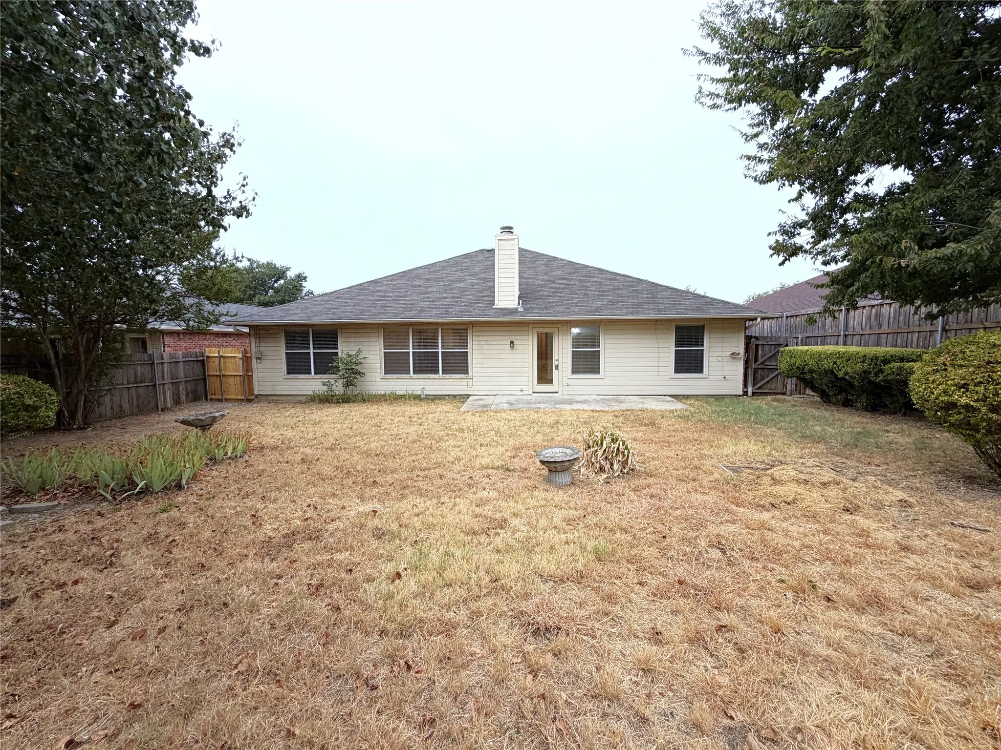 Single Family Residence For Rent in Tarrant County , 4720 Saint Thomas Place, Fort Worth, Texas 76135, 3 Bedroom, 2 Bathroom, 2 Garage spaces, 1,982 Sqft, built in 1996, mls#21369976, Real Estate Agent in Fort Worth, Homes For Rent in Tarrant county, Homes For Rent in Fort Worth, Realtor in Fort Worth Texas, Real Estate Brokerage Independent Realty Texas, Luminita Cordes Realtor