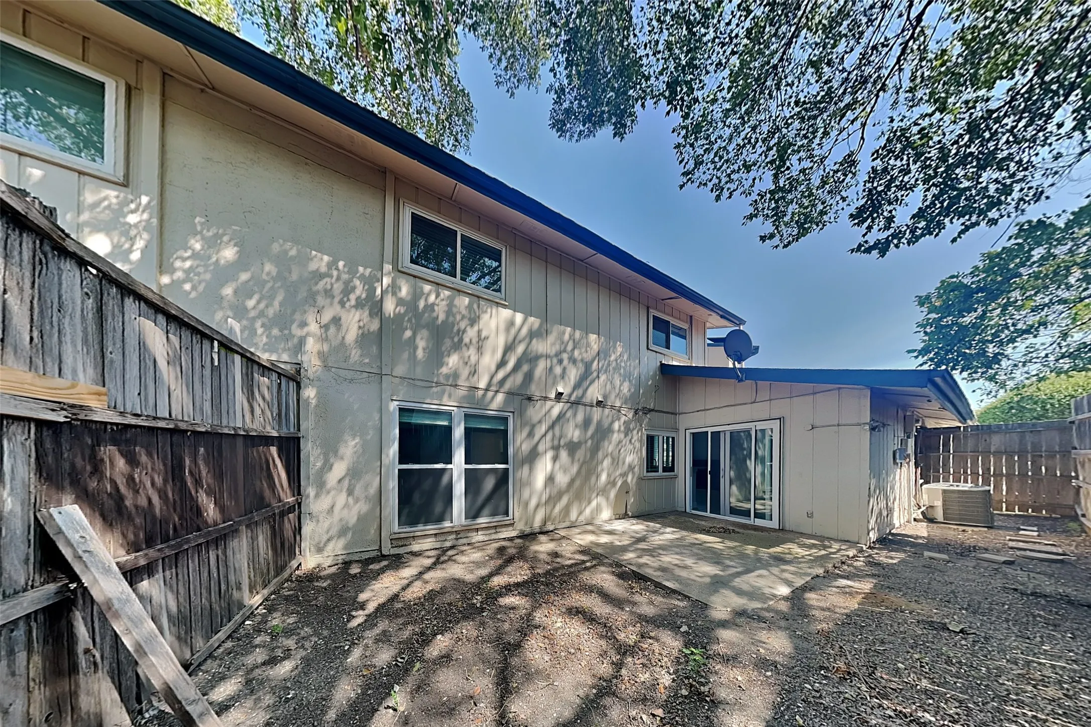 Single Family Residence For Rent in Dallas County , 2803 Ursa Circle, Garland, Texas 75044, 3 Bedroom, 2 Bathroom, Garage spaces, 1,218 Sqft, built in 1972, mls#21367277, Real Estate Agent in Garland, Homes For Rent in Dallas county, Homes For Rent in Garland, Realtor in Garland Texas, Real Estate Brokerage Independent Realty Texas, Luminita Cordes Realtor