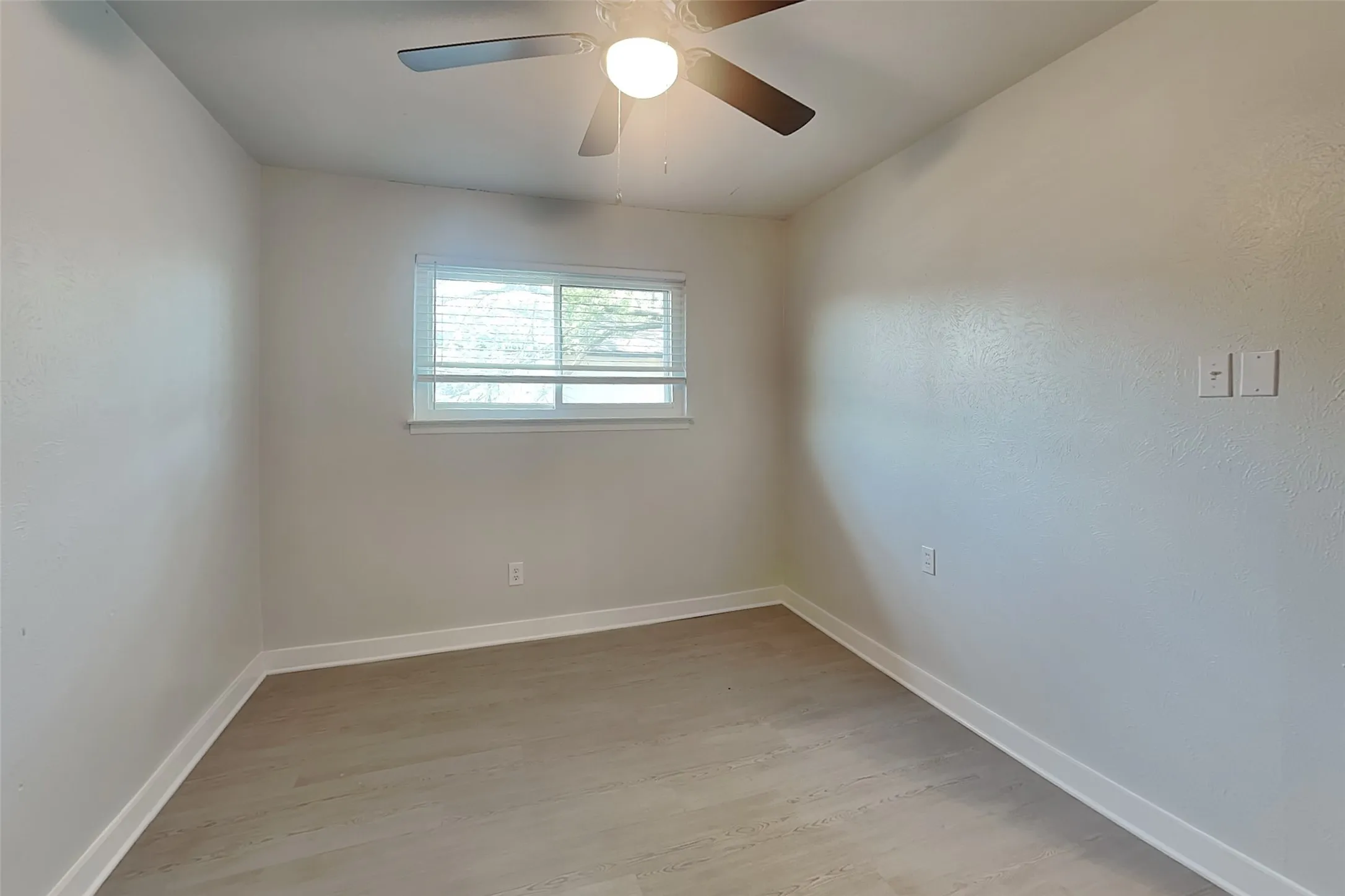 Single Family Residence For Rent in Dallas County , 2803 Ursa Circle, Garland, Texas 75044, 3 Bedroom, 2 Bathroom, Garage spaces, 1,218 Sqft, built in 1972, mls#21367277, Real Estate Agent in Garland, Homes For Rent in Dallas county, Homes For Rent in Garland, Realtor in Garland Texas, Real Estate Brokerage Independent Realty Texas, Luminita Cordes Realtor