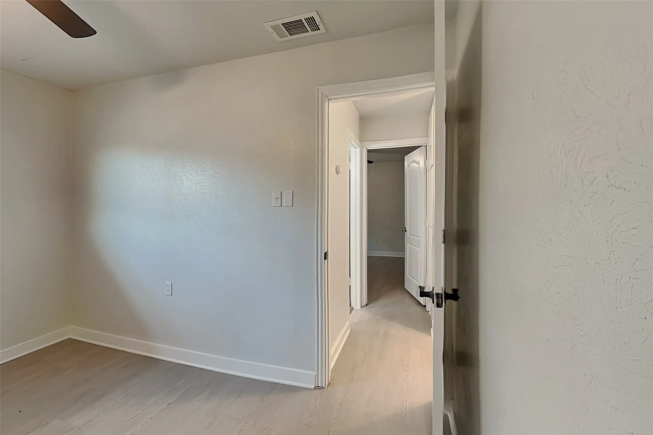 Single Family Residence For Rent in Dallas County , 2803 Ursa Circle, Garland, Texas 75044, 3 Bedroom, 2 Bathroom, Garage spaces, 1,218 Sqft, built in 1972, mls#21367277, Real Estate Agent in Garland, Homes For Rent in Dallas county, Homes For Rent in Garland, Realtor in Garland Texas, Real Estate Brokerage Independent Realty Texas, Luminita Cordes Realtor