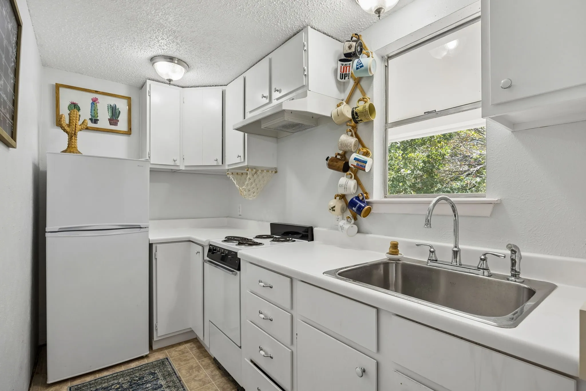 Single Family Residence For Sale in Tarrant County , 9300 Indian Knoll Trail, Keller, Texas 76248, 5 Bedroom, 3 Bathroom, 2 Garage spaces, 3,200 Sqft, built in 1971, mls#21369603, Real Estate Agent in Keller, Homes For Sale in Tarrant county, Homes For Sale in Keller, Realtor in Keller Texas, Real Estate Brokerage Independent Realty Texas, Luminita Cordes Realtor