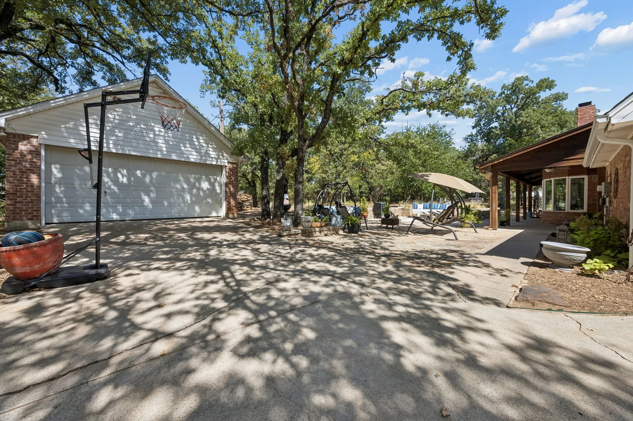 Single Family Residence For Sale in Tarrant County , 9300 Indian Knoll Trail, Keller, Texas 76248, 5 Bedroom, 3 Bathroom, 2 Garage spaces, 3,200 Sqft, built in 1971, mls#21369603, Real Estate Agent in Keller, Homes For Sale in Tarrant county, Homes For Sale in Keller, Realtor in Keller Texas, Real Estate Brokerage Independent Realty Texas, Luminita Cordes Realtor