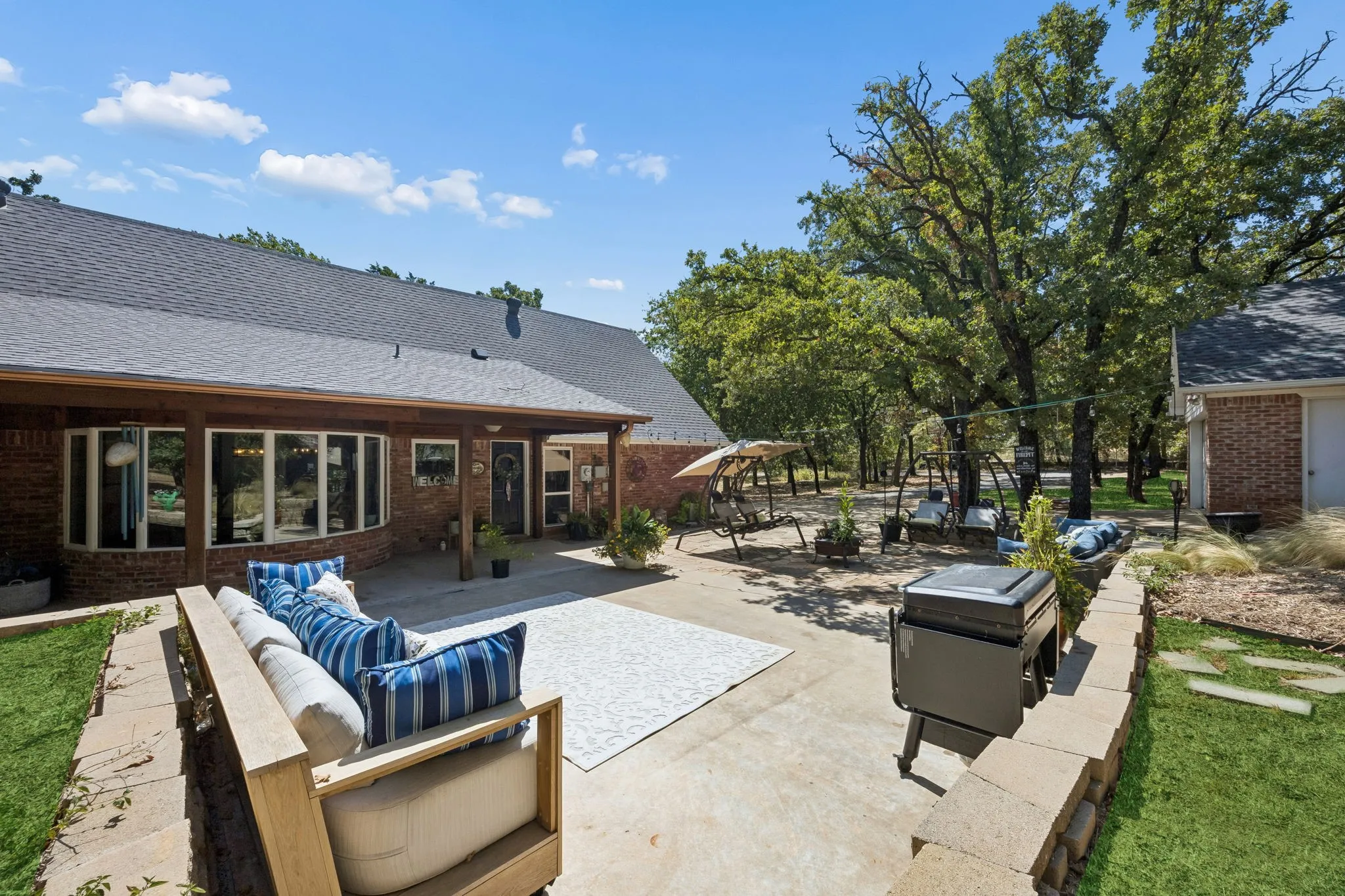 Single Family Residence For Sale in Tarrant County , 9300 Indian Knoll Trail, Keller, Texas 76248, 5 Bedroom, 3 Bathroom, 2 Garage spaces, 3,200 Sqft, built in 1971, mls#21369603, Real Estate Agent in Keller, Homes For Sale in Tarrant county, Homes For Sale in Keller, Realtor in Keller Texas, Real Estate Brokerage Independent Realty Texas, Luminita Cordes Realtor