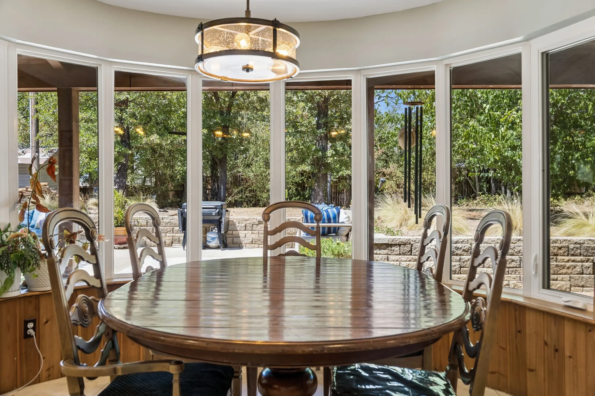Single Family Residence For Sale in Tarrant County , 9300 Indian Knoll Trail, Keller, Texas 76248, 5 Bedroom, 3 Bathroom, 2 Garage spaces, 3,200 Sqft, built in 1971, mls#21369603, Real Estate Agent in Keller, Homes For Sale in Tarrant county, Homes For Sale in Keller, Realtor in Keller Texas, Real Estate Brokerage Independent Realty Texas, Luminita Cordes Realtor