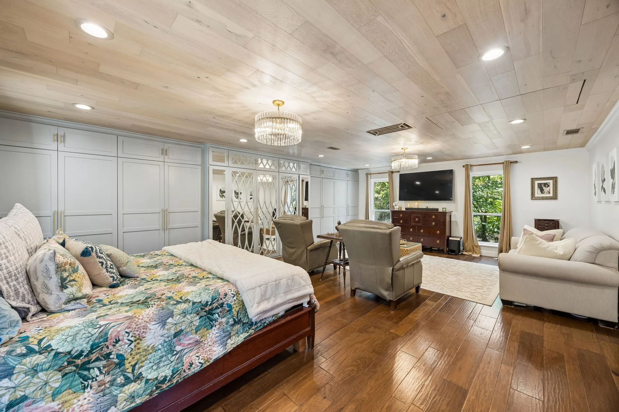 Single Family Residence For Sale in Tarrant County , 9300 Indian Knoll Trail, Keller, Texas 76248, 5 Bedroom, 3 Bathroom, 2 Garage spaces, 3,200 Sqft, built in 1971, mls#21369603, Real Estate Agent in Keller, Homes For Sale in Tarrant county, Homes For Sale in Keller, Realtor in Keller Texas, Real Estate Brokerage Independent Realty Texas, Luminita Cordes Realtor