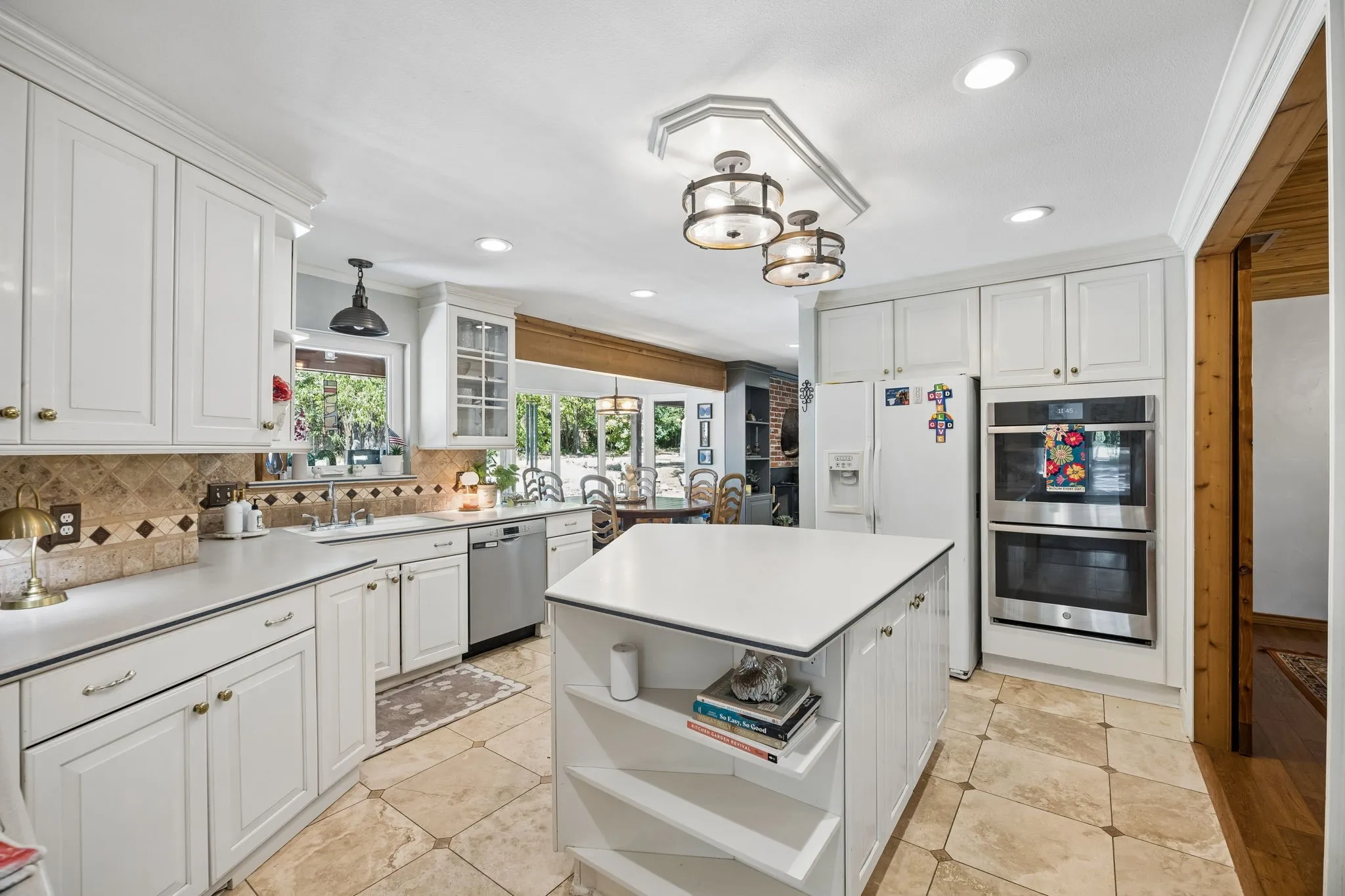 Single Family Residence For Sale in Tarrant County , 9300 Indian Knoll Trail, Keller, Texas 76248, 5 Bedroom, 3 Bathroom, 2 Garage spaces, 3,200 Sqft, built in 1971, mls#21369603, Real Estate Agent in Keller, Homes For Sale in Tarrant county, Homes For Sale in Keller, Realtor in Keller Texas, Real Estate Brokerage Independent Realty Texas, Luminita Cordes Realtor