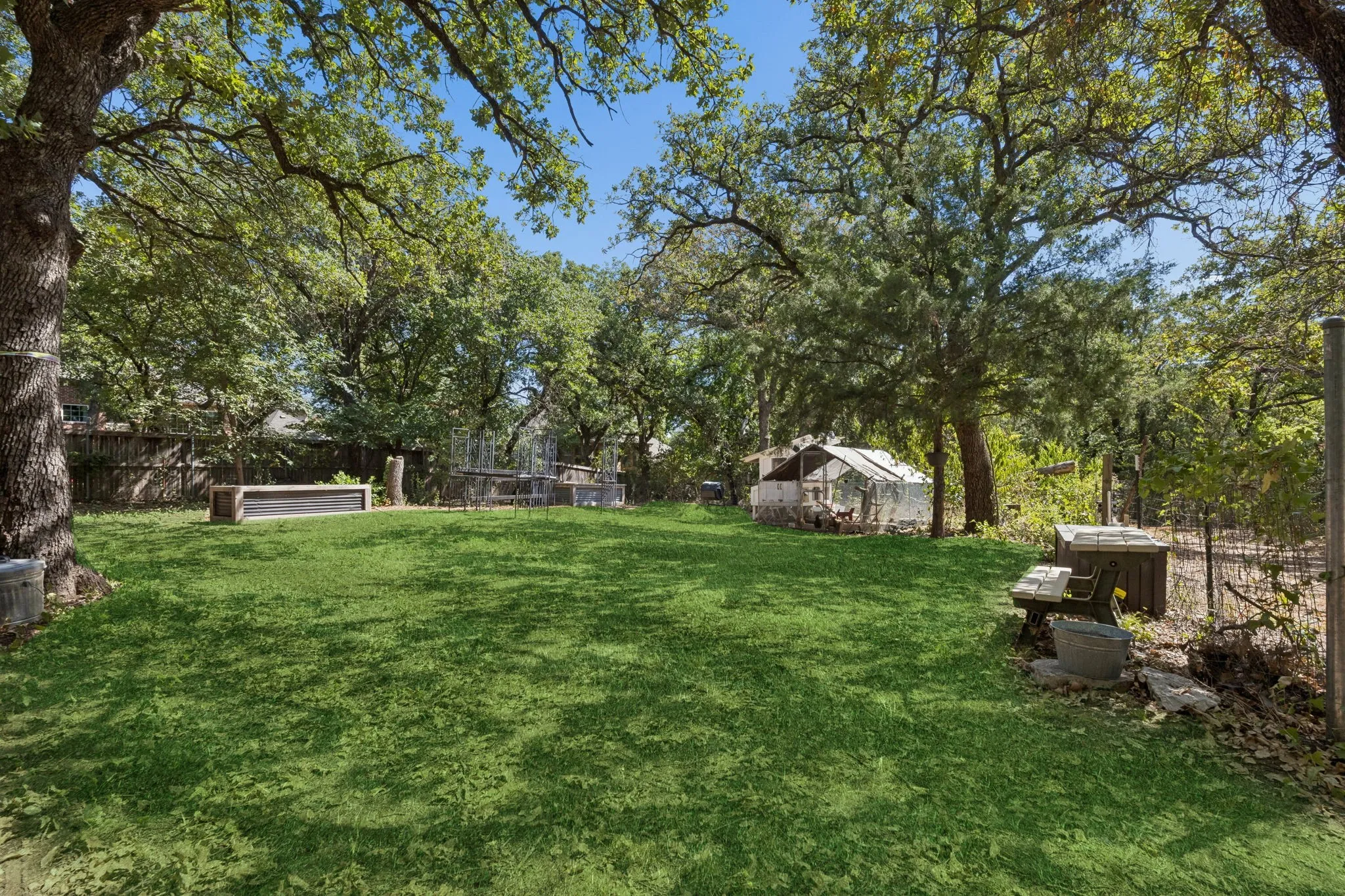 Single Family Residence For Sale in Tarrant County , 9300 Indian Knoll Trail, Keller, Texas 76248, 5 Bedroom, 3 Bathroom, 2 Garage spaces, 3,200 Sqft, built in 1971, mls#21369603, Real Estate Agent in Keller, Homes For Sale in Tarrant county, Homes For Sale in Keller, Realtor in Keller Texas, Real Estate Brokerage Independent Realty Texas, Luminita Cordes Realtor