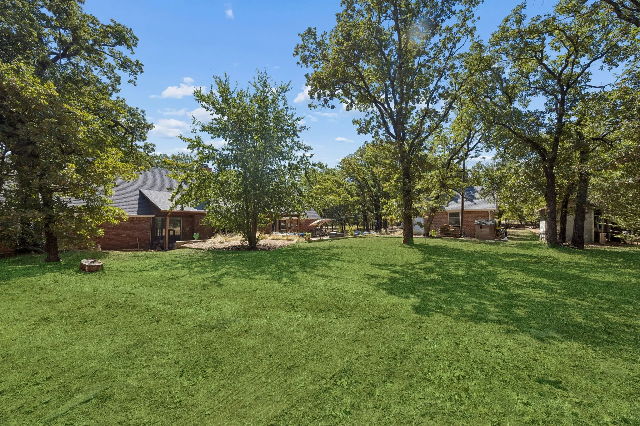 Single Family Residence For Sale in Tarrant County , 9300 Indian Knoll Trail, Keller, Texas 76248, 5 Bedroom, 3 Bathroom, 2 Garage spaces, 3,200 Sqft, built in 1971, mls#21369603, Real Estate Agent in Keller, Homes For Sale in Tarrant county, Homes For Sale in Keller, Realtor in Keller Texas, Real Estate Brokerage Independent Realty Texas, Luminita Cordes Realtor