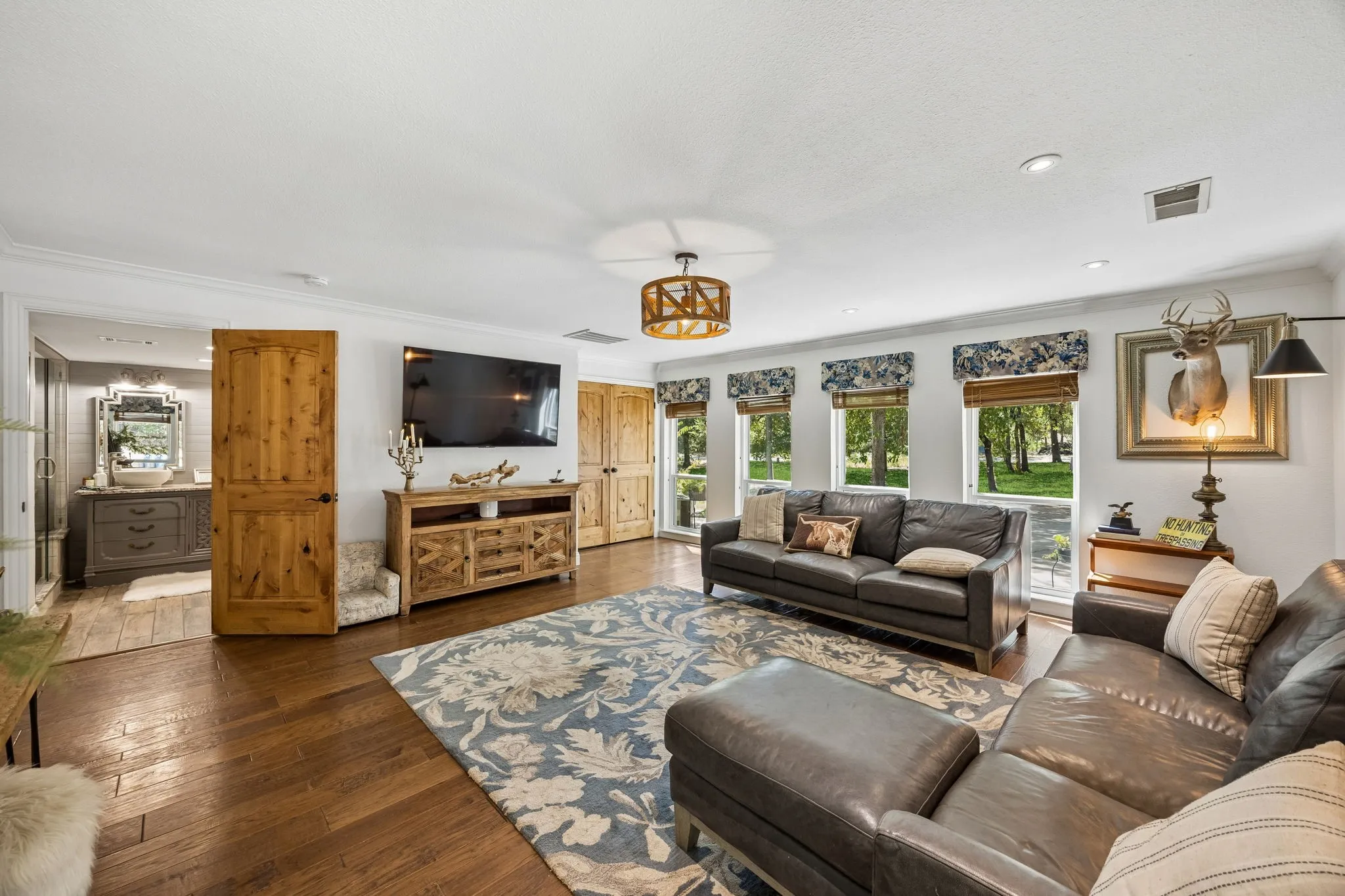 Single Family Residence For Sale in Tarrant County , 9300 Indian Knoll Trail, Keller, Texas 76248, 5 Bedroom, 3 Bathroom, 2 Garage spaces, 3,200 Sqft, built in 1971, mls#21369603, Real Estate Agent in Keller, Homes For Sale in Tarrant county, Homes For Sale in Keller, Realtor in Keller Texas, Real Estate Brokerage Independent Realty Texas, Luminita Cordes Realtor