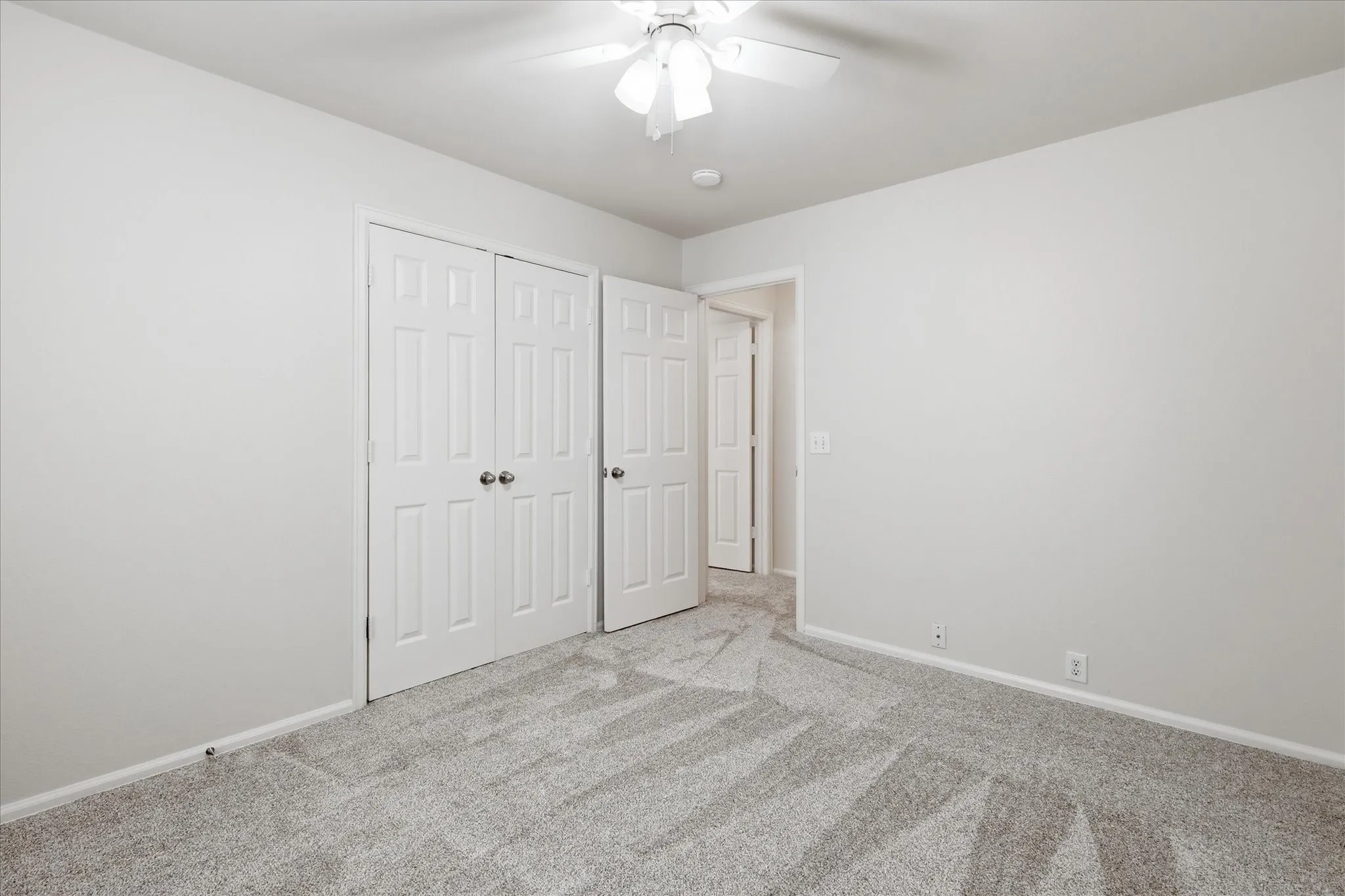 Townhouse For Sale in Denton County , 424 Legends Drive, Lewisville, Texas 75057, 3 Bedroom, 3 Bathroom, 2 Garage spaces, 1,710 Sqft, built in 2005, mls#21367456, Real Estate Agent in Lewisville, Homes For Sale in Denton county, Homes For Sale in Lewisville, Realtor in Lewisville Texas, Real Estate Brokerage Independent Realty Texas, Luminita Cordes Realtor
