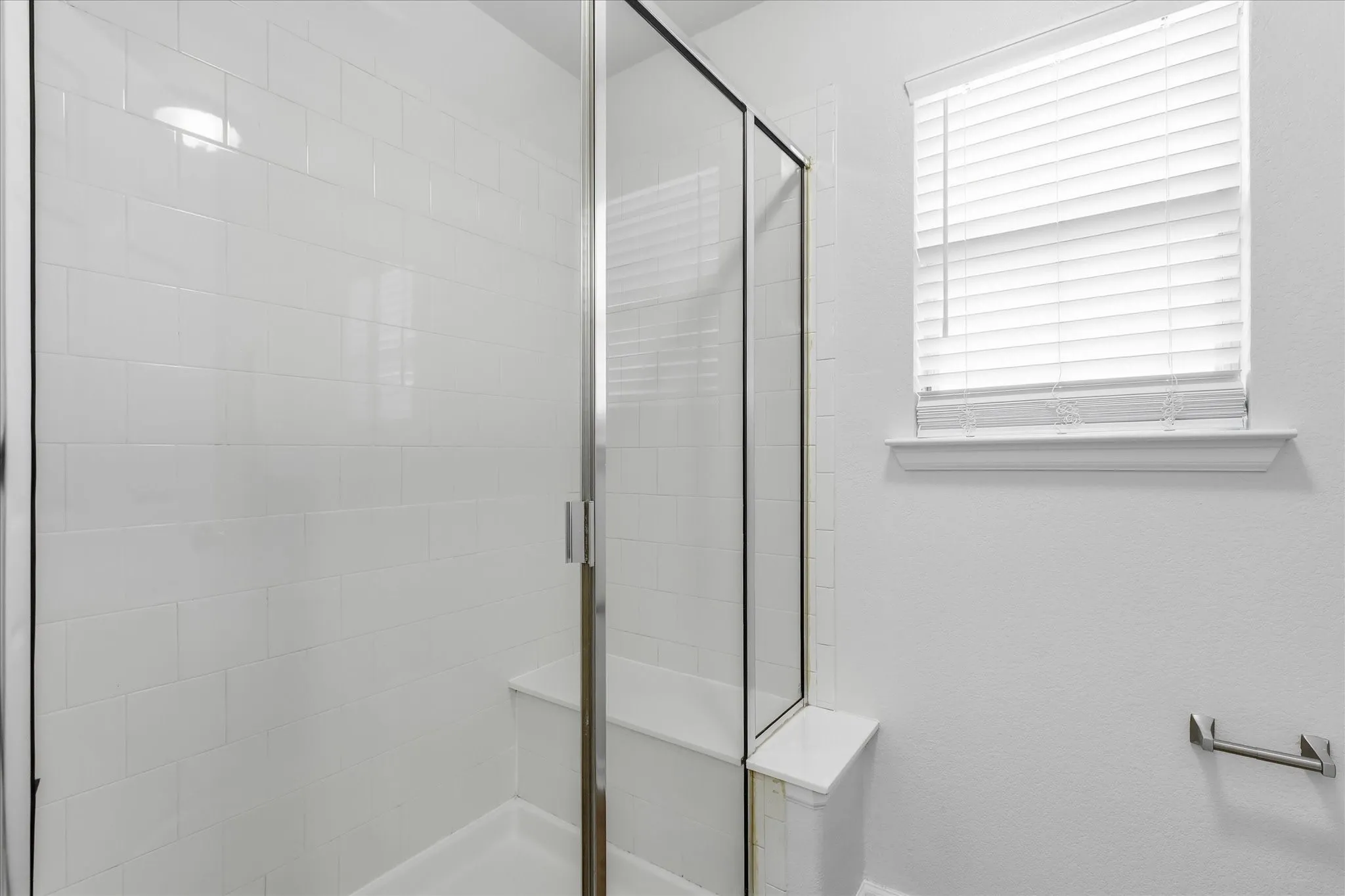 Townhouse For Sale in Denton County , 424 Legends Drive, Lewisville, Texas 75057, 3 Bedroom, 3 Bathroom, 2 Garage spaces, 1,710 Sqft, built in 2005, mls#21367456, Real Estate Agent in Lewisville, Homes For Sale in Denton county, Homes For Sale in Lewisville, Realtor in Lewisville Texas, Real Estate Brokerage Independent Realty Texas, Luminita Cordes Realtor