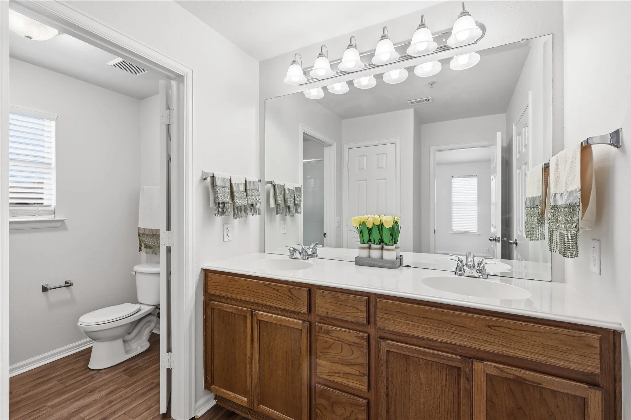 Townhouse For Sale in Denton County , 424 Legends Drive, Lewisville, Texas 75057, 3 Bedroom, 3 Bathroom, 2 Garage spaces, 1,710 Sqft, built in 2005, mls#21367456, Real Estate Agent in Lewisville, Homes For Sale in Denton county, Homes For Sale in Lewisville, Realtor in Lewisville Texas, Real Estate Brokerage Independent Realty Texas, Luminita Cordes Realtor