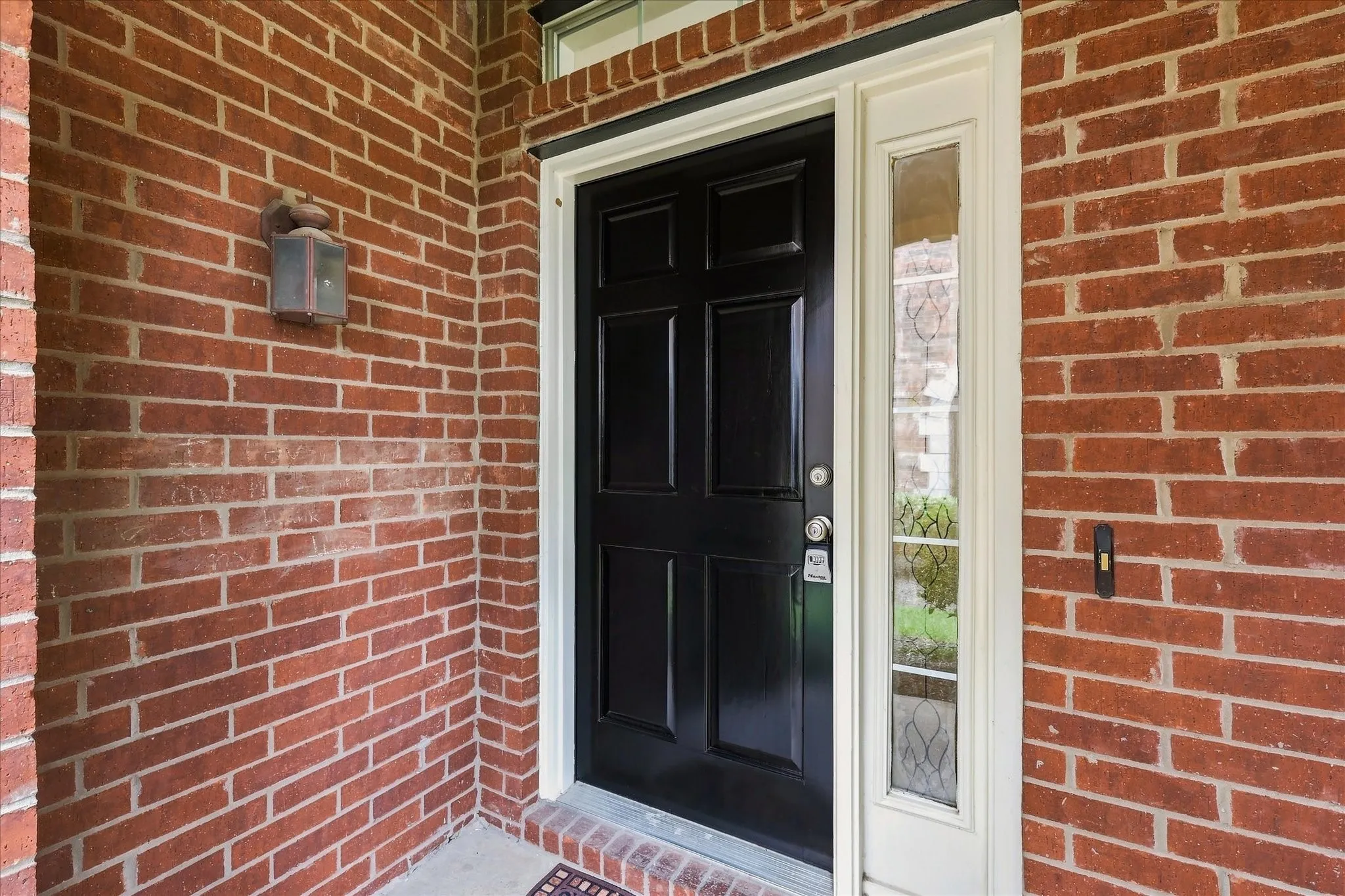 Townhouse For Sale in Denton County , 424 Legends Drive, Lewisville, Texas 75057, 3 Bedroom, 3 Bathroom, 2 Garage spaces, 1,710 Sqft, built in 2005, mls#21367456, Real Estate Agent in Lewisville, Homes For Sale in Denton county, Homes For Sale in Lewisville, Realtor in Lewisville Texas, Real Estate Brokerage Independent Realty Texas, Luminita Cordes Realtor