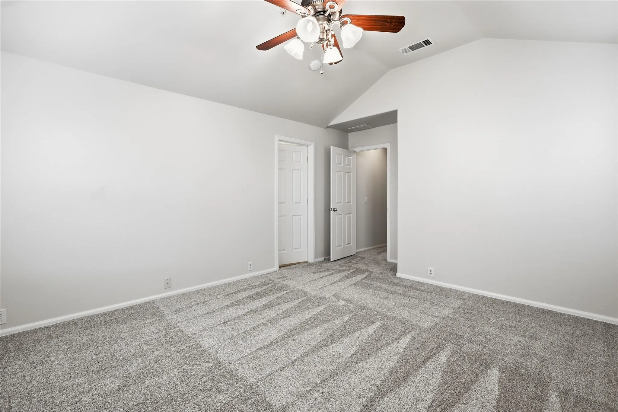 Townhouse For Sale in Denton County , 424 Legends Drive, Lewisville, Texas 75057, 3 Bedroom, 3 Bathroom, 2 Garage spaces, 1,710 Sqft, built in 2005, mls#21367456, Real Estate Agent in Lewisville, Homes For Sale in Denton county, Homes For Sale in Lewisville, Realtor in Lewisville Texas, Real Estate Brokerage Independent Realty Texas, Luminita Cordes Realtor