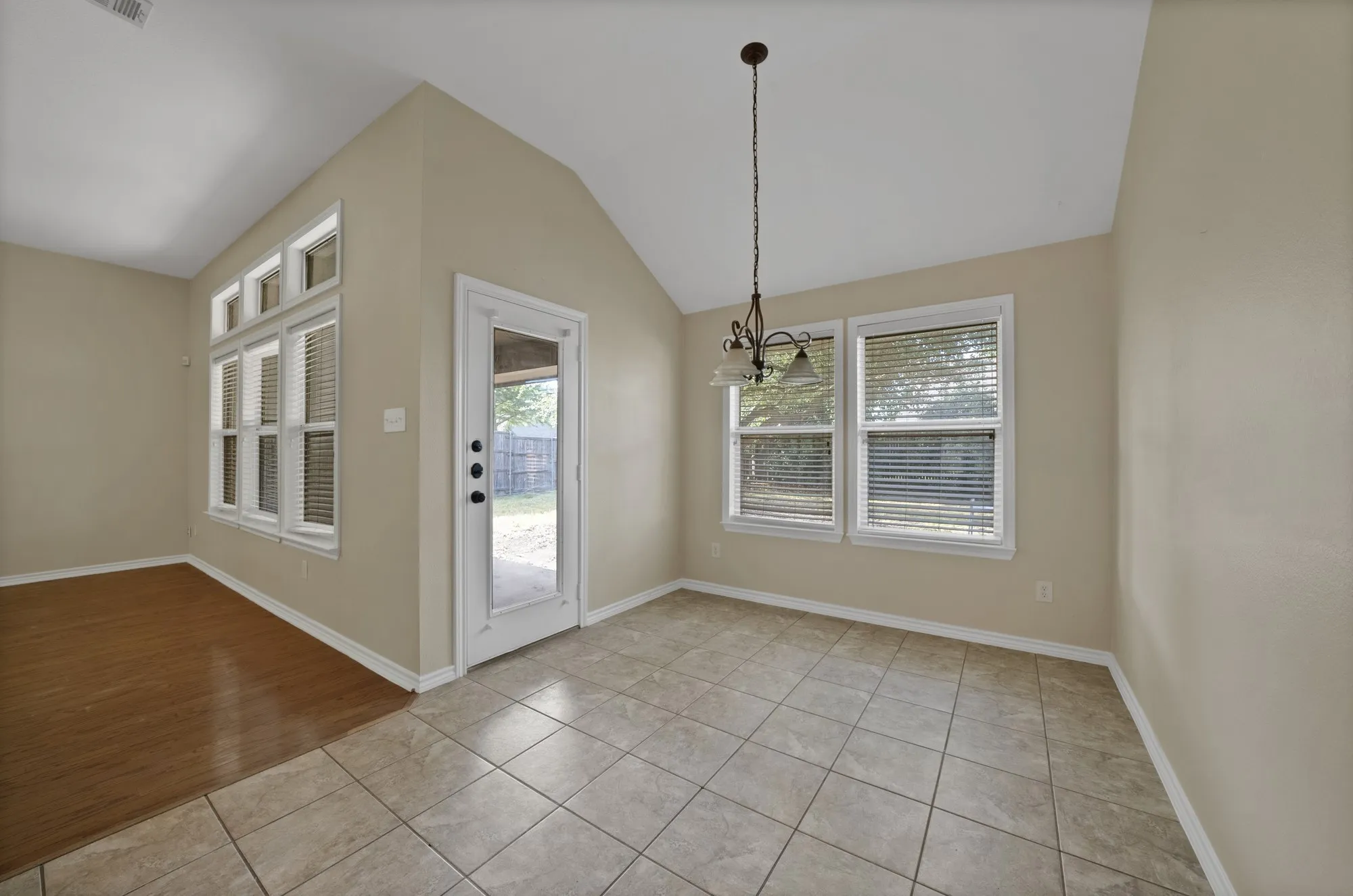 Single Family Residence For Sale in Collin County , 3017 Jacob Drive, Wylie, Texas 75098, 3 Bedroom, 2 Bathroom, 2 Garage spaces, 2,265 Sqft, built in 2004, mls#21364138, Real Estate Agent in Wylie, Homes For Sale in Collin county, Homes For Sale in Wylie, Realtor in Wylie Texas, Real Estate Brokerage Independent Realty Texas, Luminita Cordes Realtor
