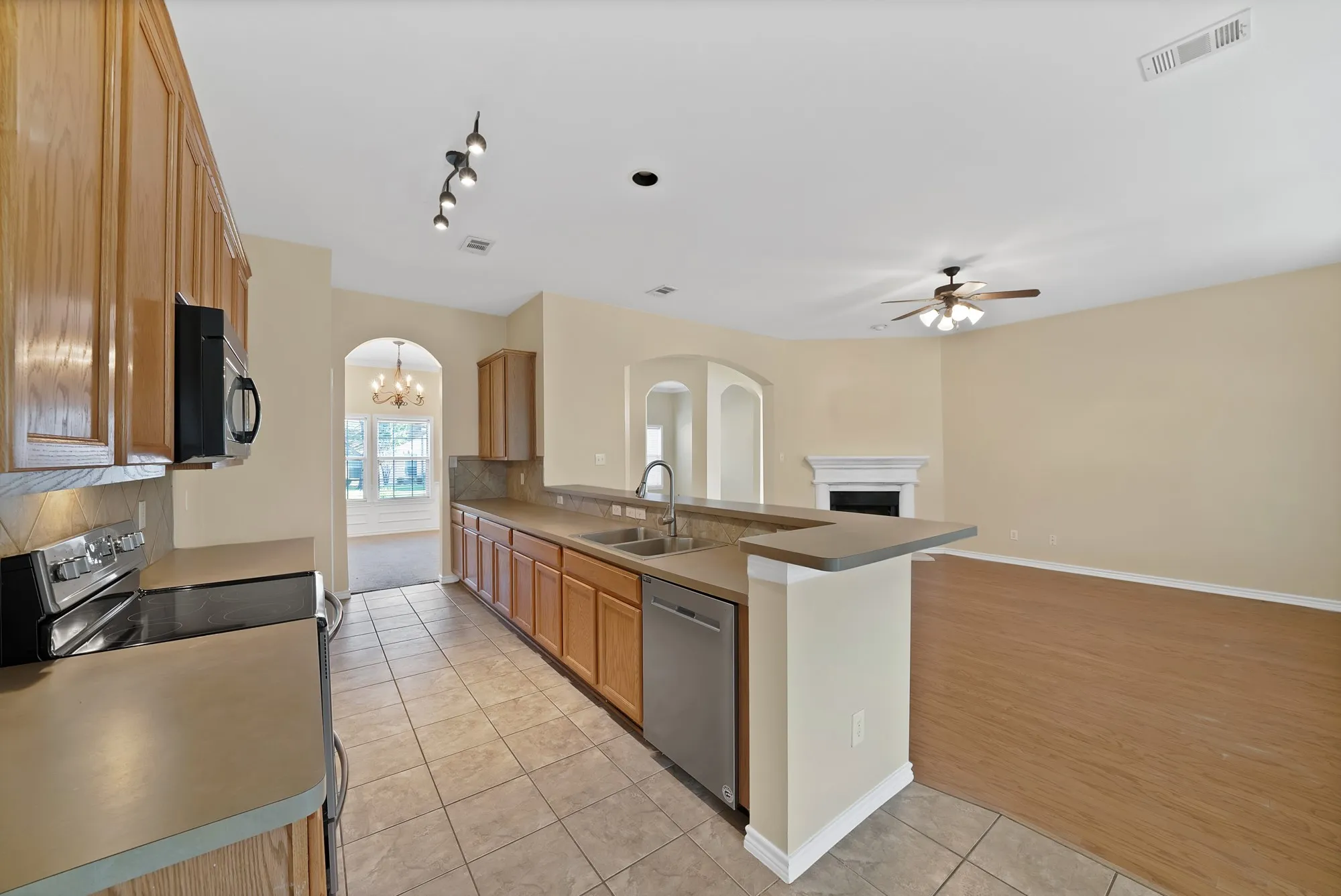 Single Family Residence For Sale in Collin County , 3017 Jacob Drive, Wylie, Texas 75098, 3 Bedroom, 2 Bathroom, 2 Garage spaces, 2,265 Sqft, built in 2004, mls#21364138, Real Estate Agent in Wylie, Homes For Sale in Collin county, Homes For Sale in Wylie, Realtor in Wylie Texas, Real Estate Brokerage Independent Realty Texas, Luminita Cordes Realtor